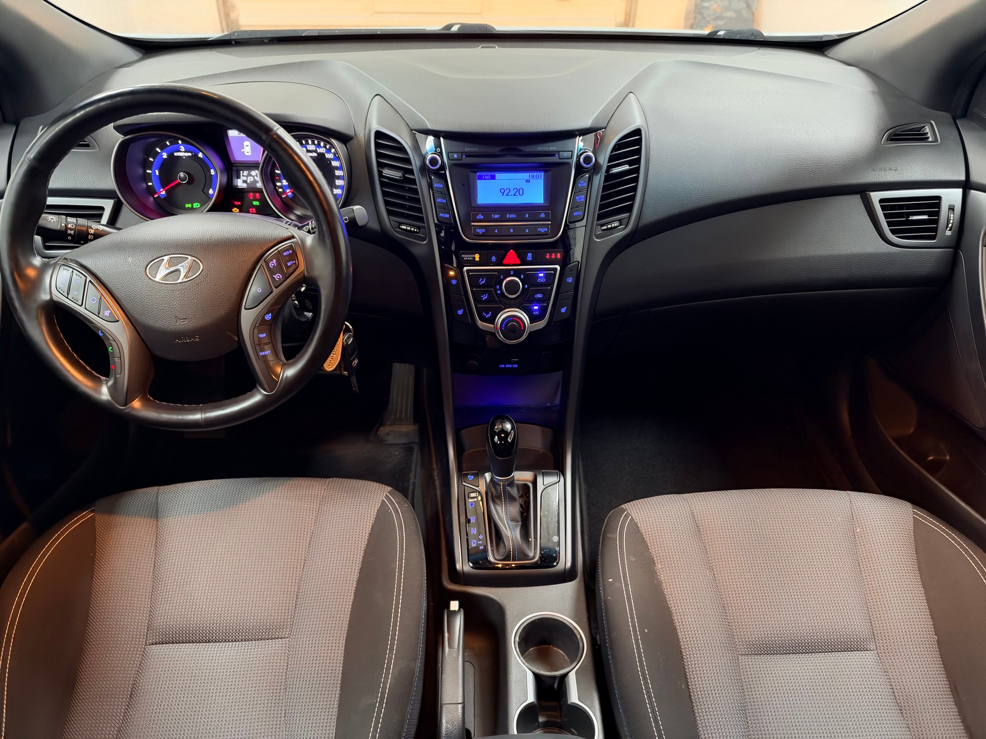 HYUNDAI i30 Wagon 1.6 CRDi Vertex Automatic DCT-image-13