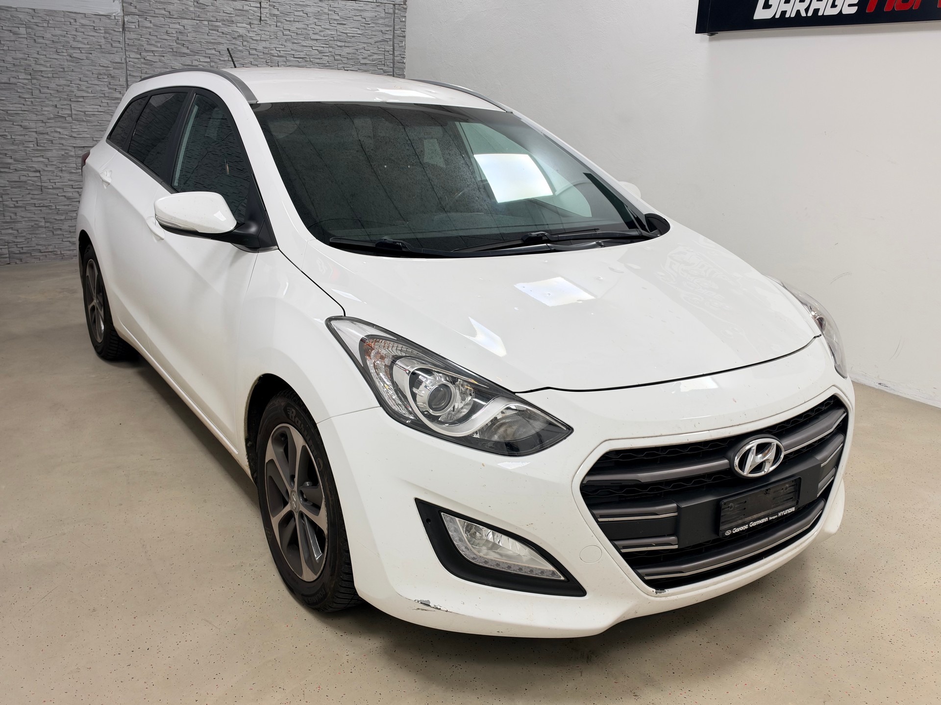 HYUNDAI i30 Wagon 1.6 CRDi Vertex Automatic DCT-showroom-element-2
