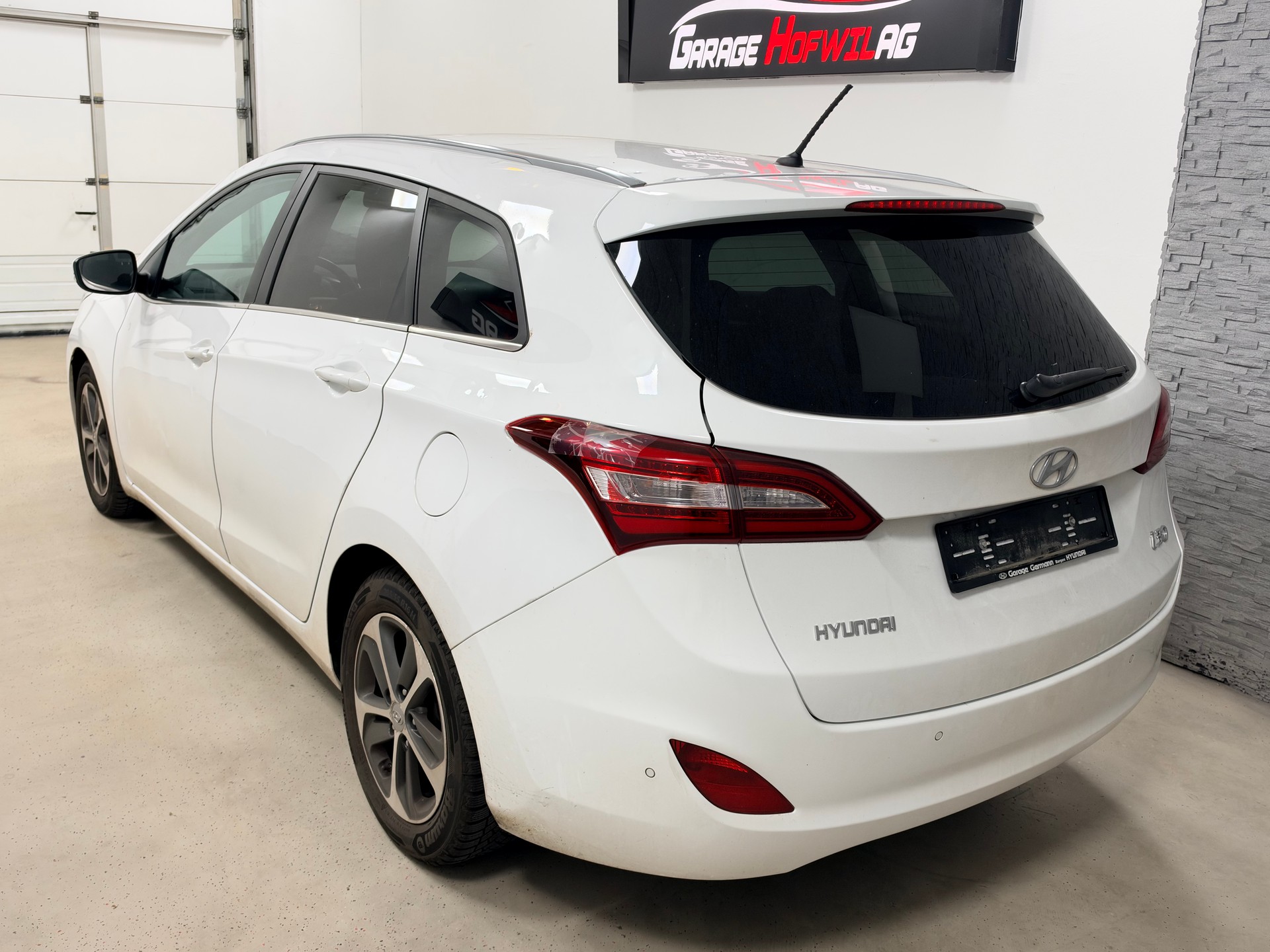 HYUNDAI i30 Wagon 1.6 CRDi Vertex Automatic DCT-showroom-element-3