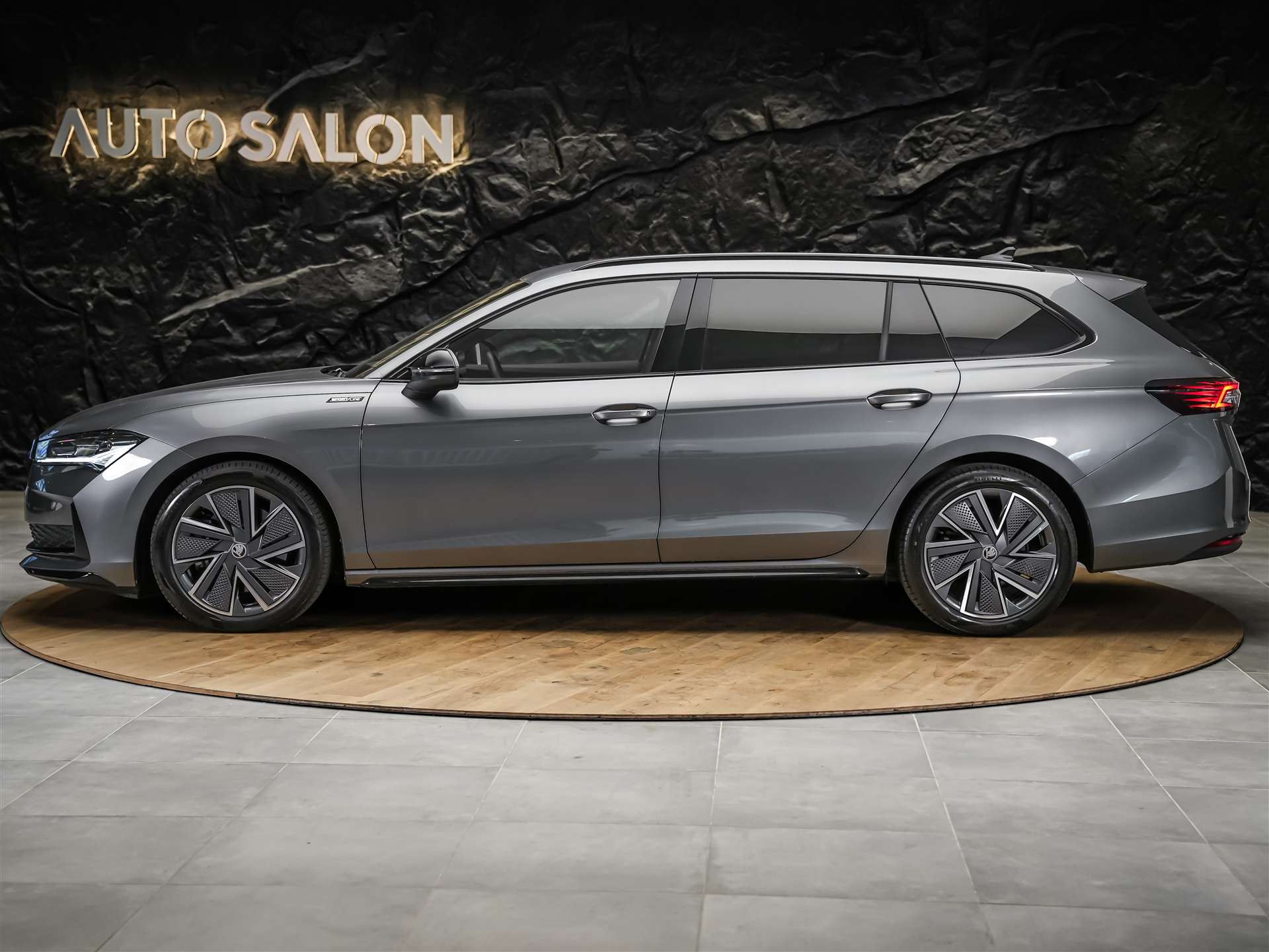 SKODA Superb Combi 2.0 TDi Sportline 4x4 DSG *Facelift*Werksgarantie*Massage*-showroom-element-2