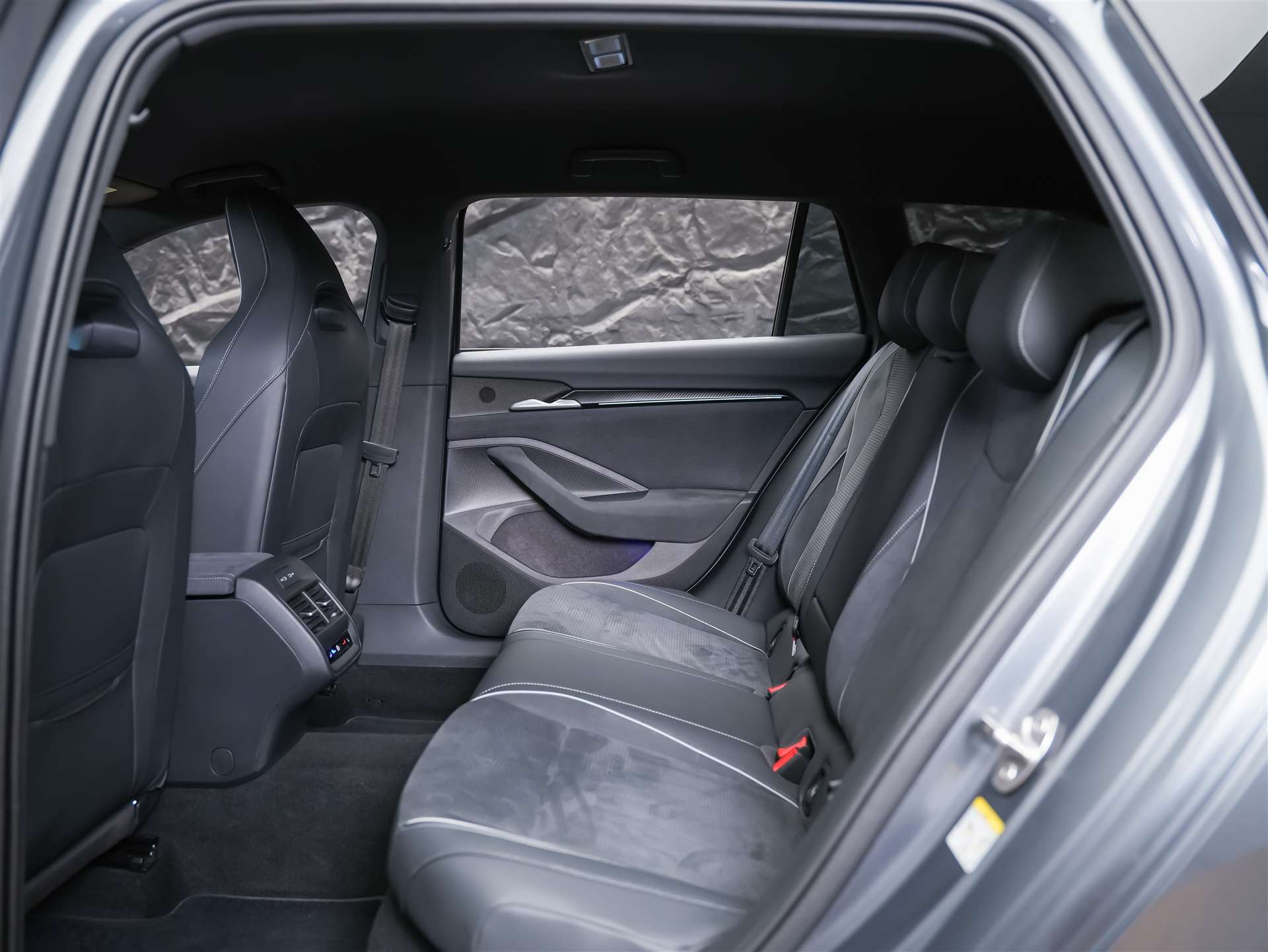 SKODA Superb Combi 2.0 TDi Sportline 4x4 DSG *Facelift*Werksgarantie*Massage*-image-12