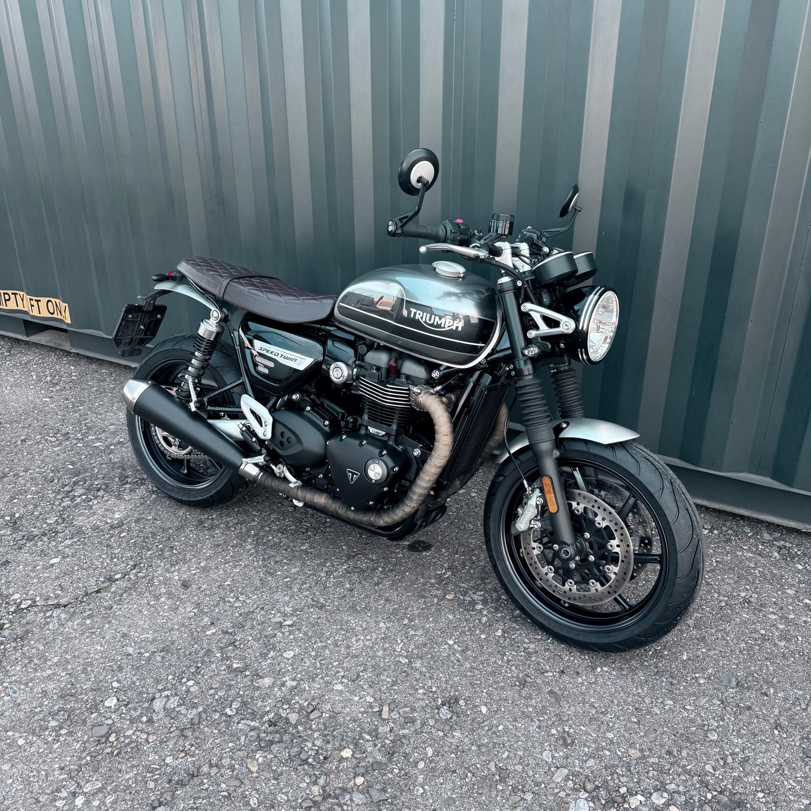 TRIUMPH Speed Twin 1200-image-15