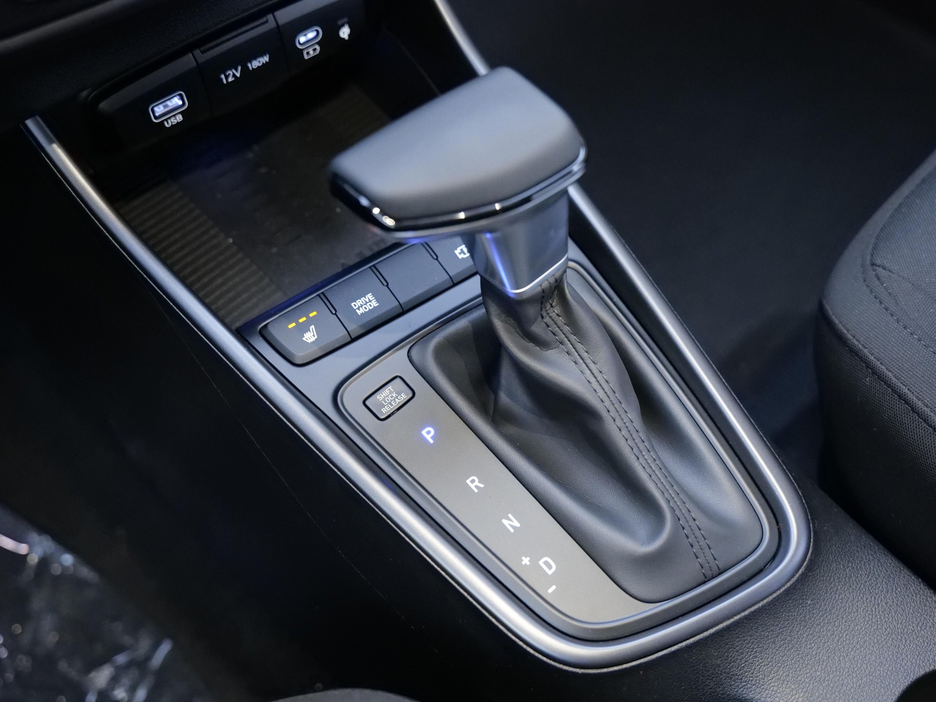 HYUNDAI i20 1.0 T-GDi Amplia-image-15