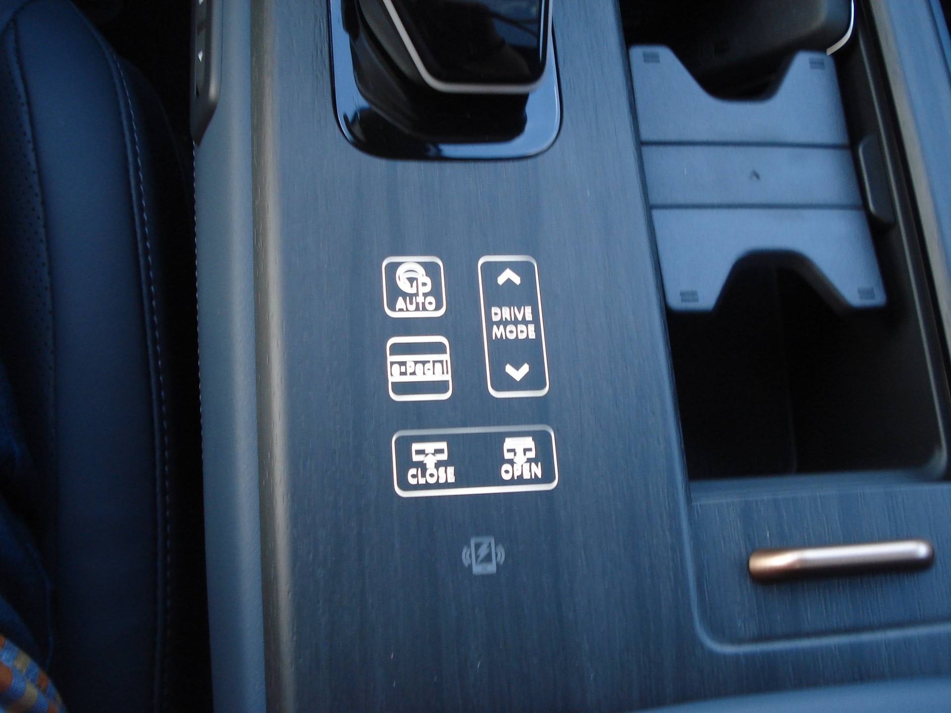 NISSAN Ariya 87 kWh e-4orce Evolve Allrad-image-14