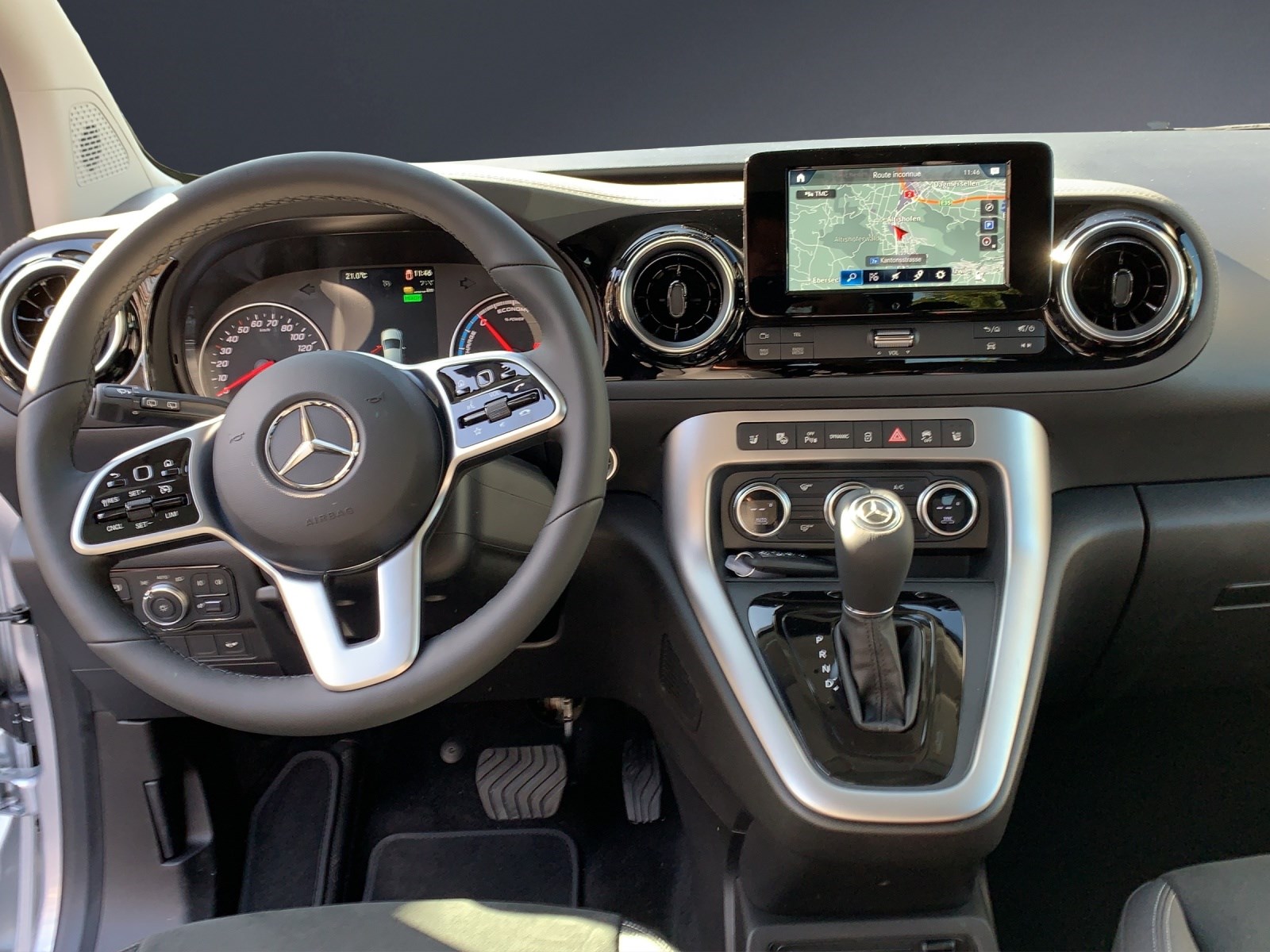 MERCEDES-BENZ EQT Standard-image-5
