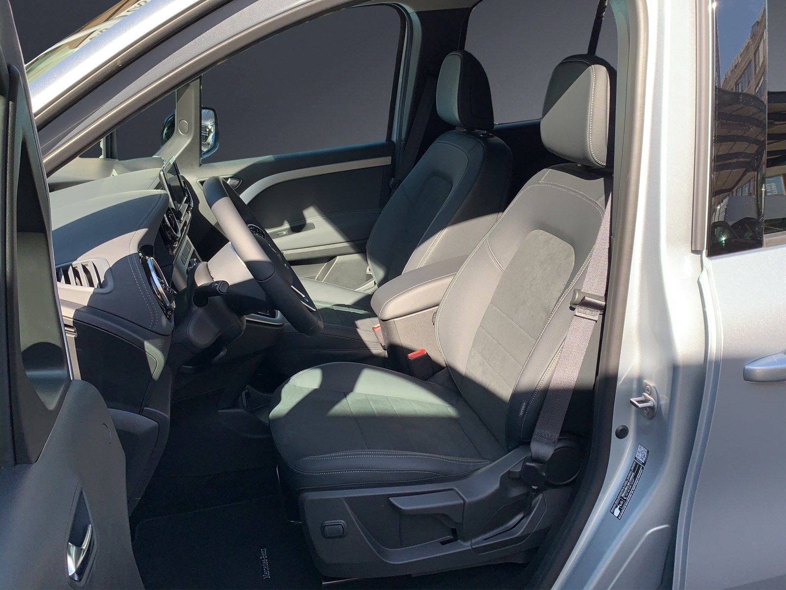 MERCEDES-BENZ EQT Standard-image-7