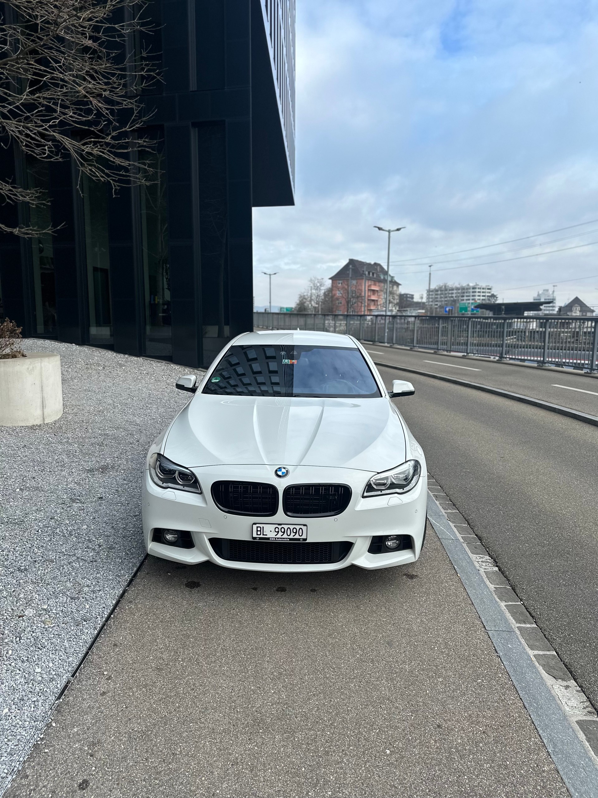 BMW ActiveHybrid 5 Steptronic-image-1