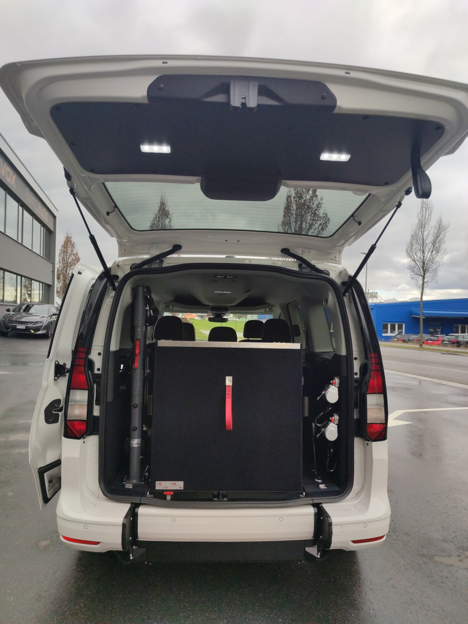 VW Caddy Maxi 2.0 TDI Liberty DSG-image-10
