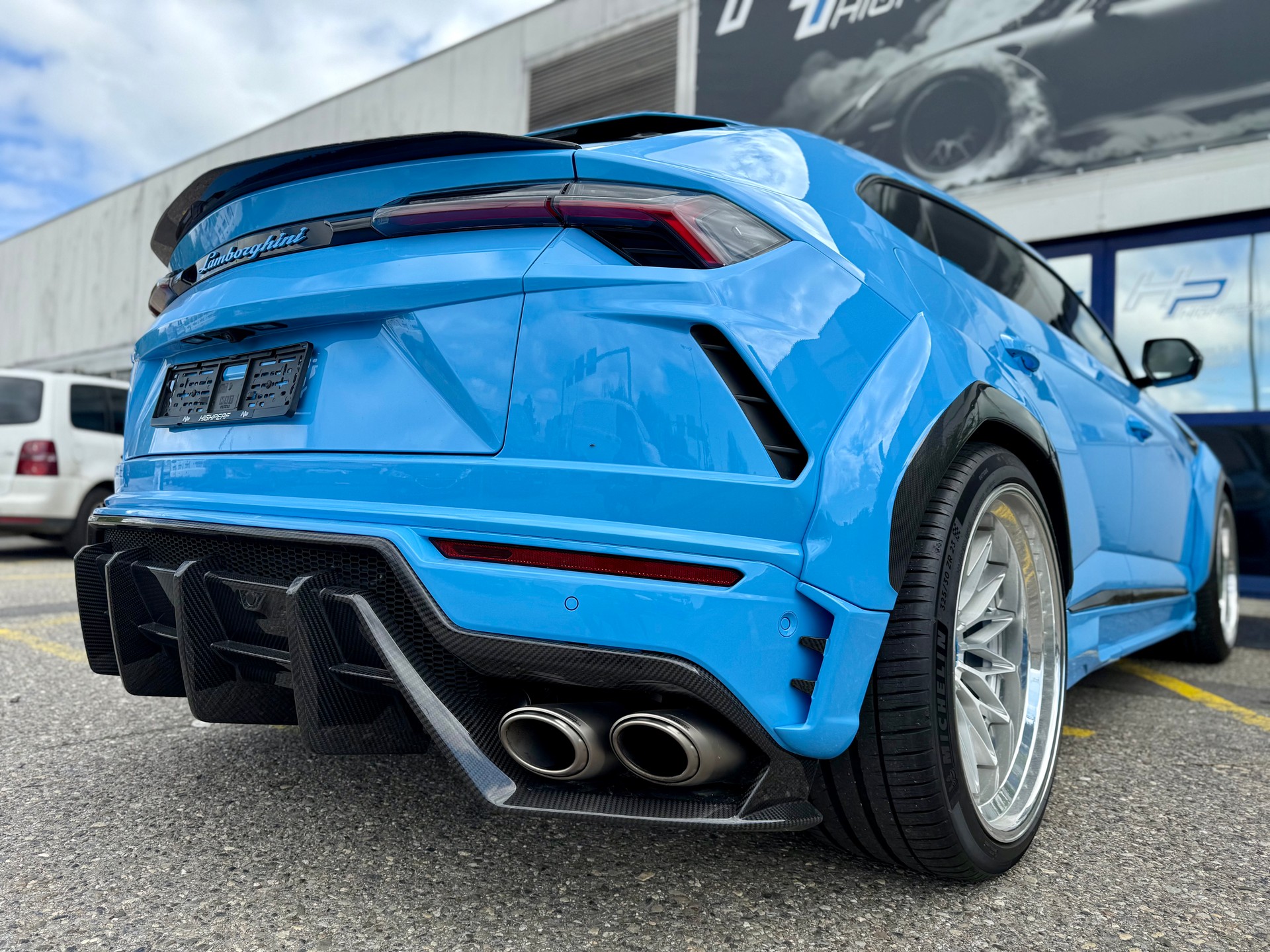 LAMBORGHINI Urus E-Gear-image-4
