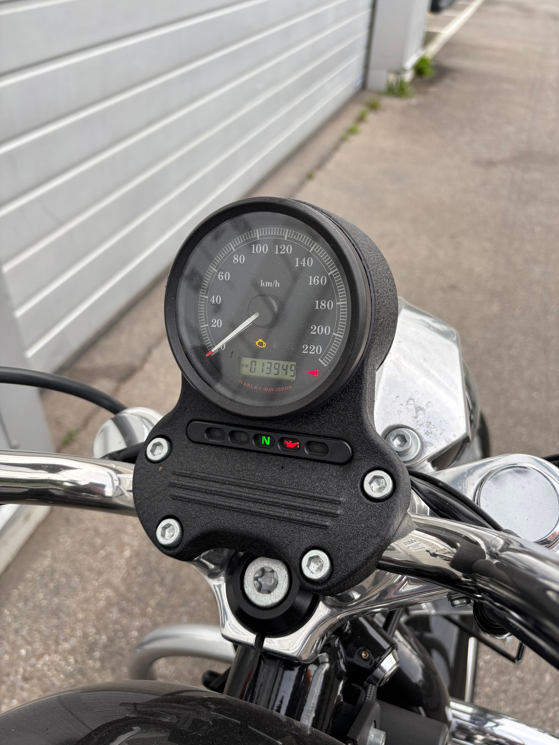 HARLEY-DAVIDSON XL 883 L Sportster Super Low (25KW)-image-3