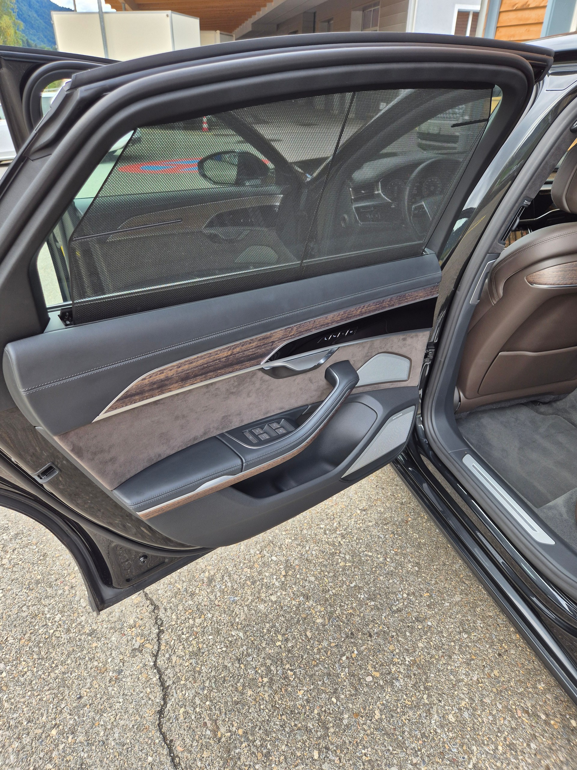 AUDI A8 55 L TFSI quattro tiptronic-image-15