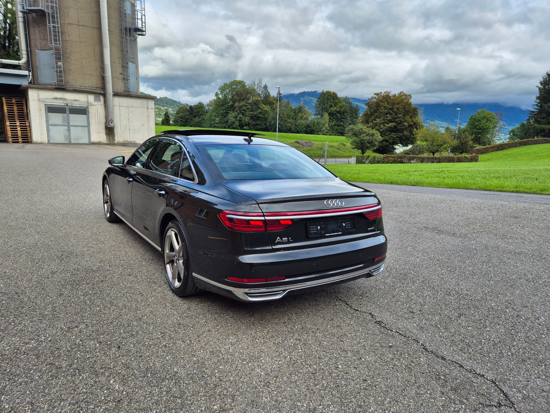 AUDI A8 55 L TFSI quattro tiptronic-image-3