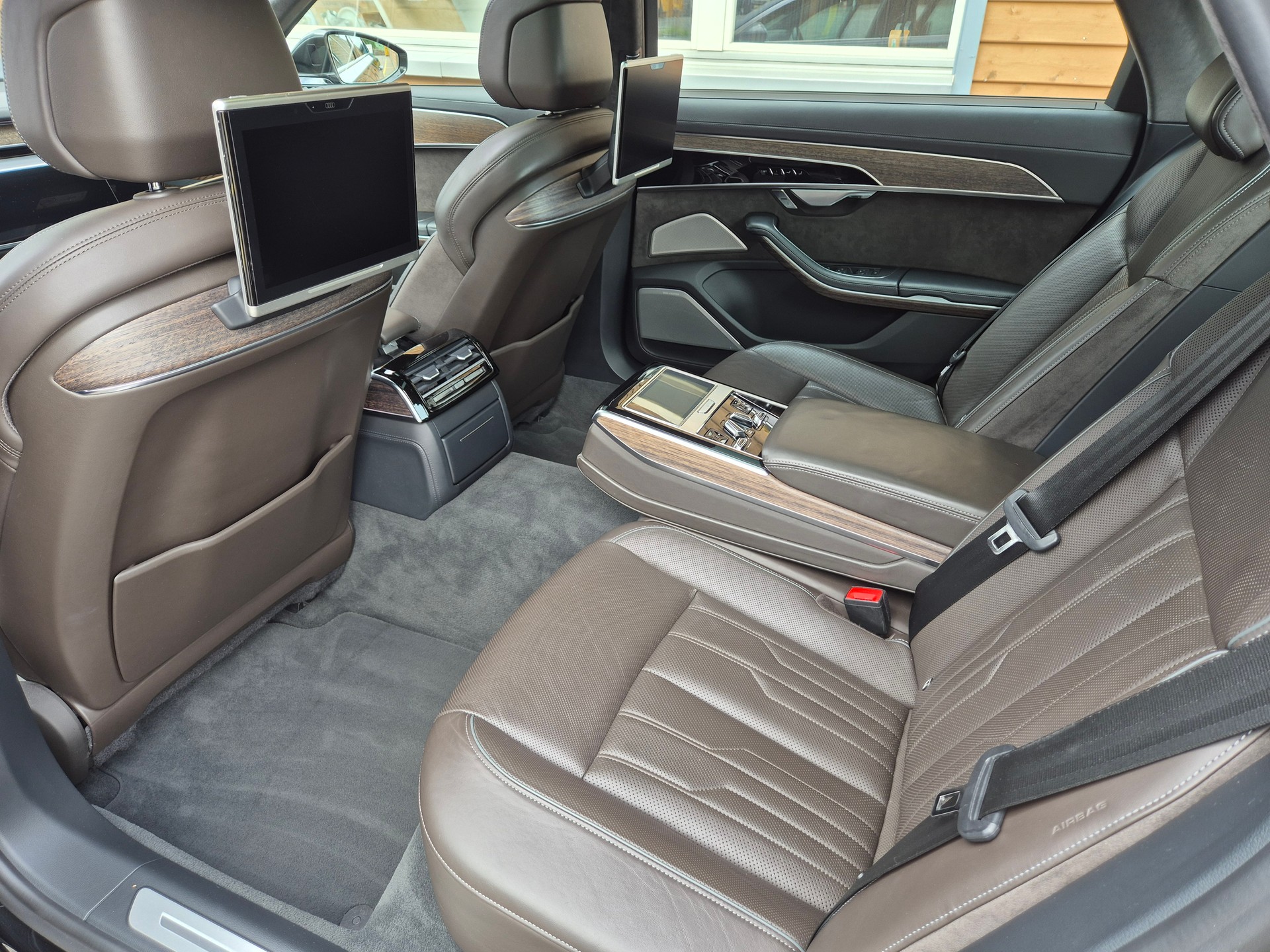 AUDI A8 55 L TFSI quattro tiptronic-image-9
