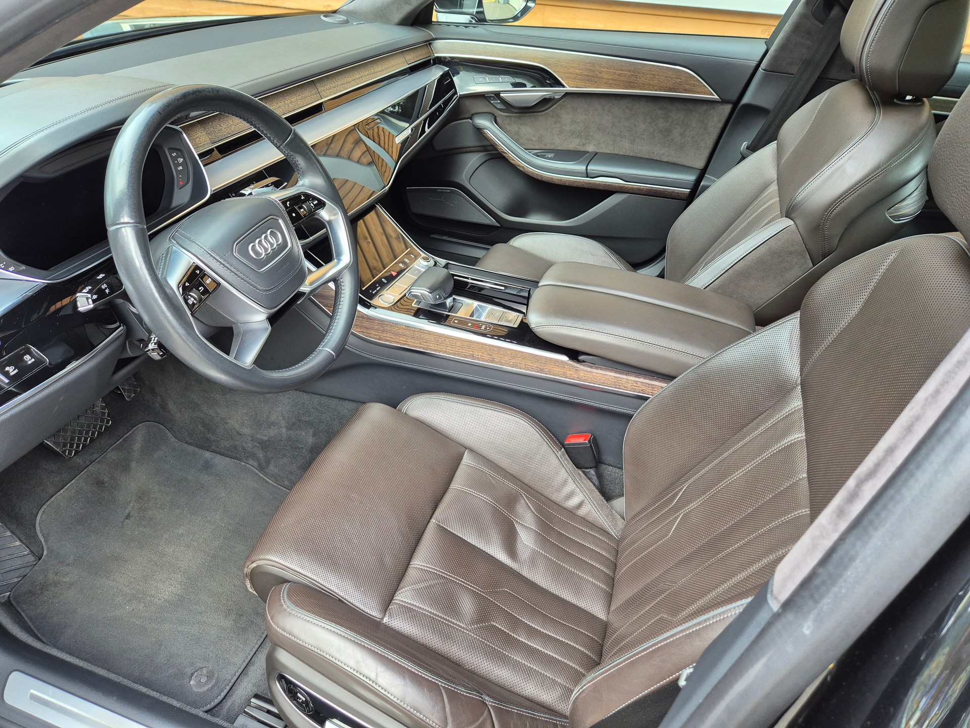 AUDI A8 55 L TFSI quattro tiptronic-image-7