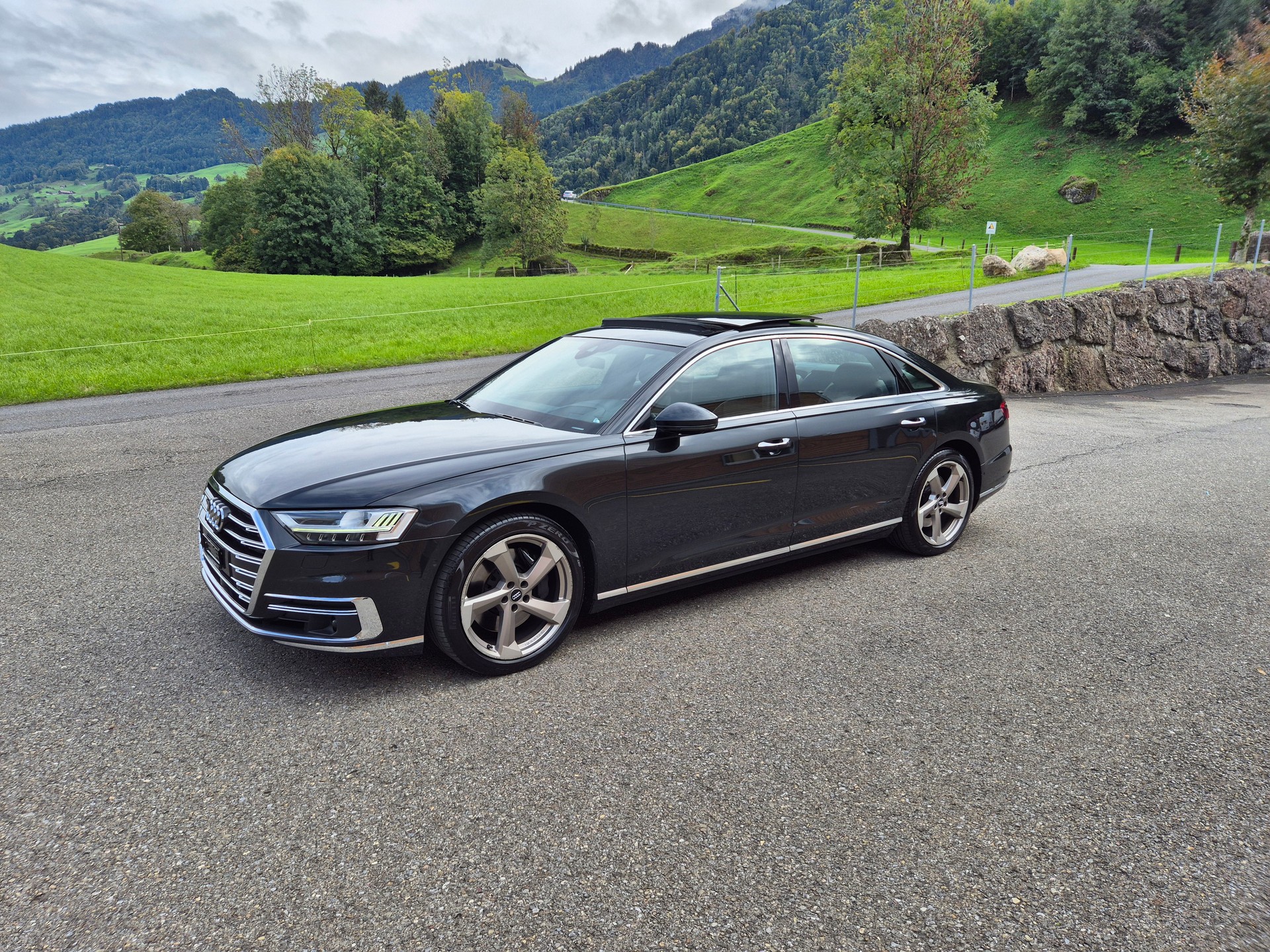 AUDI A8 55 L TFSI quattro tiptronic-image-1