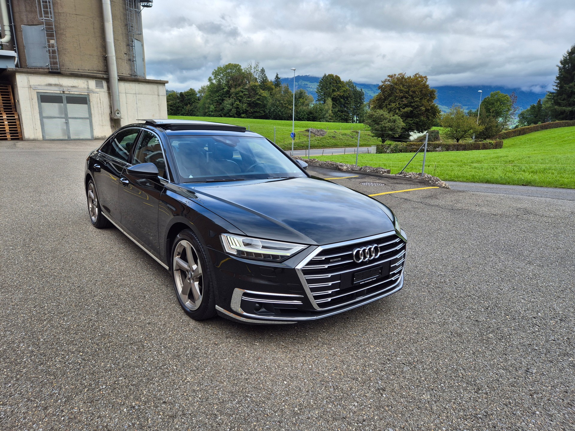 AUDI A8 55 L TFSI quattro tiptronic-image-4