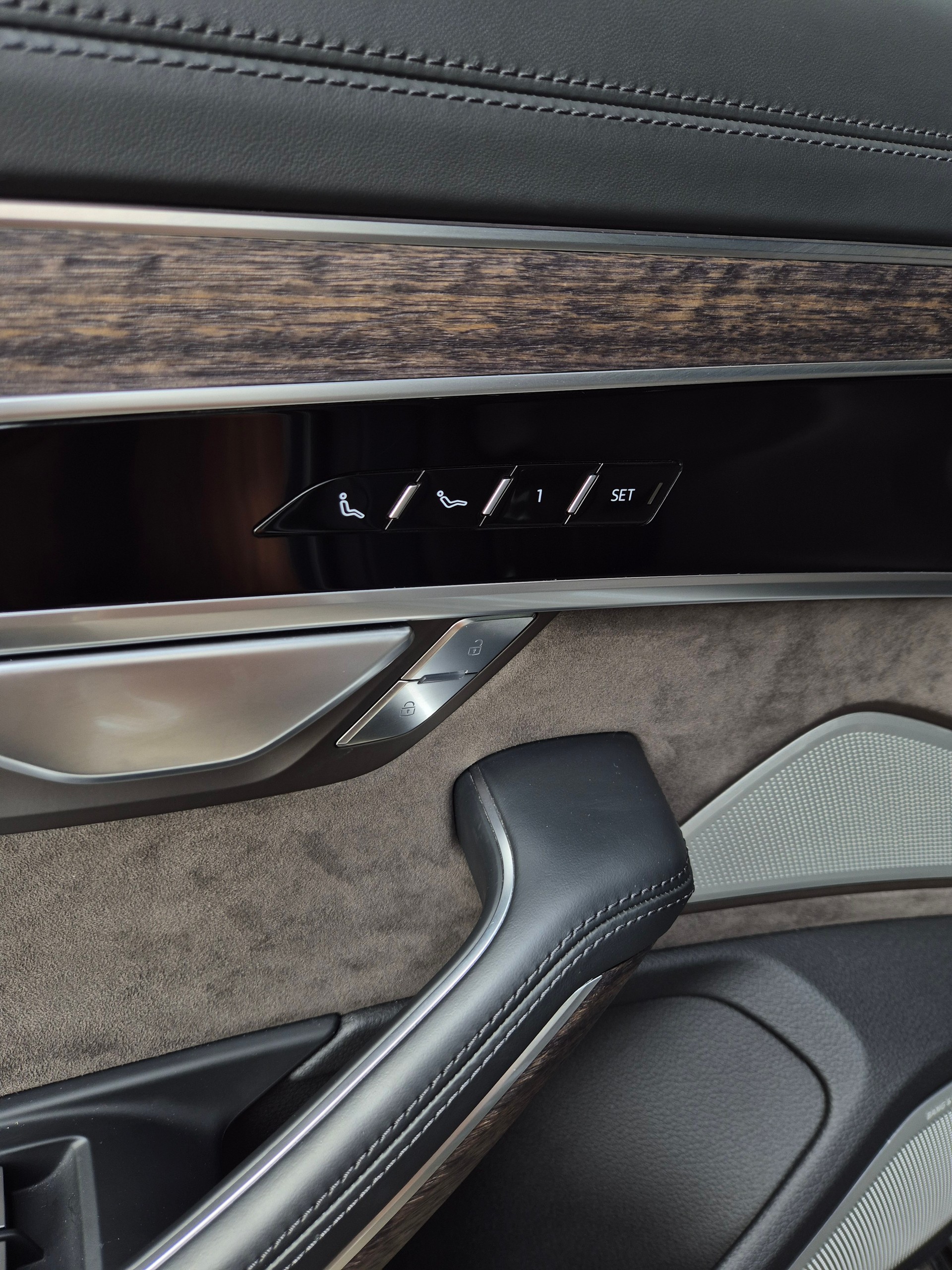 AUDI A8 55 L TFSI quattro tiptronic-image-14