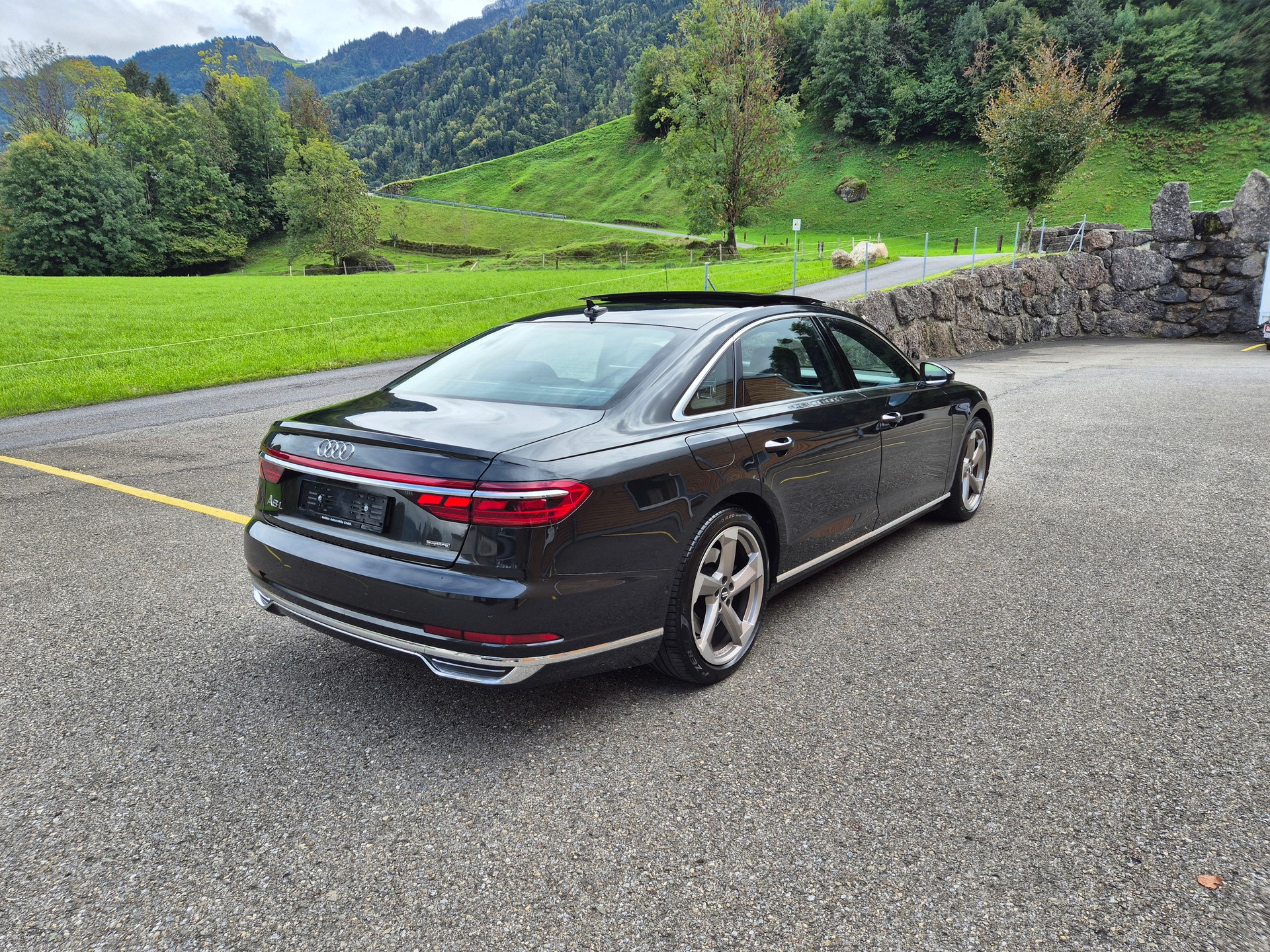 AUDI A8 55 L TFSI quattro tiptronic-image-6