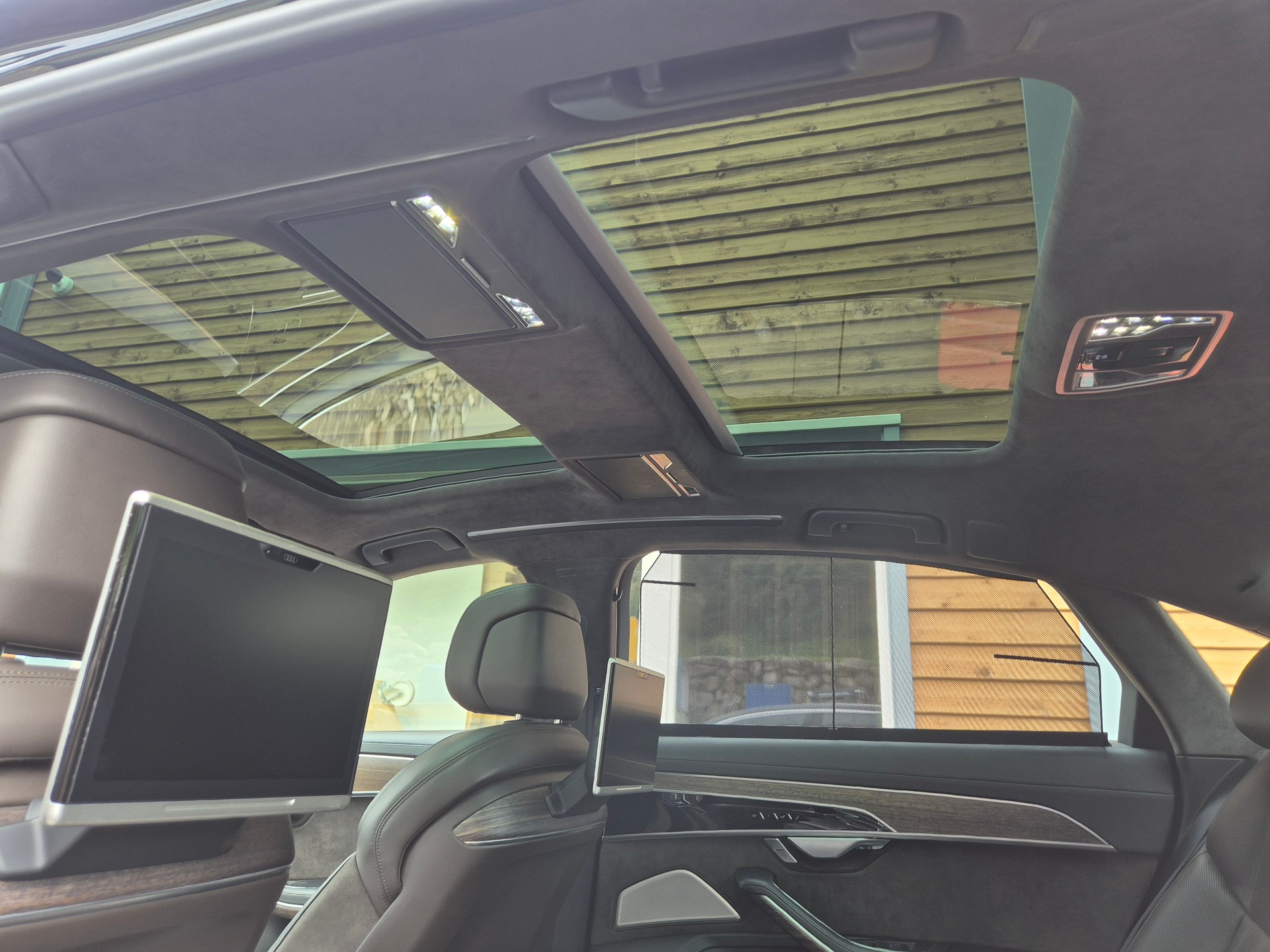 AUDI A8 55 L TFSI quattro tiptronic-image-11