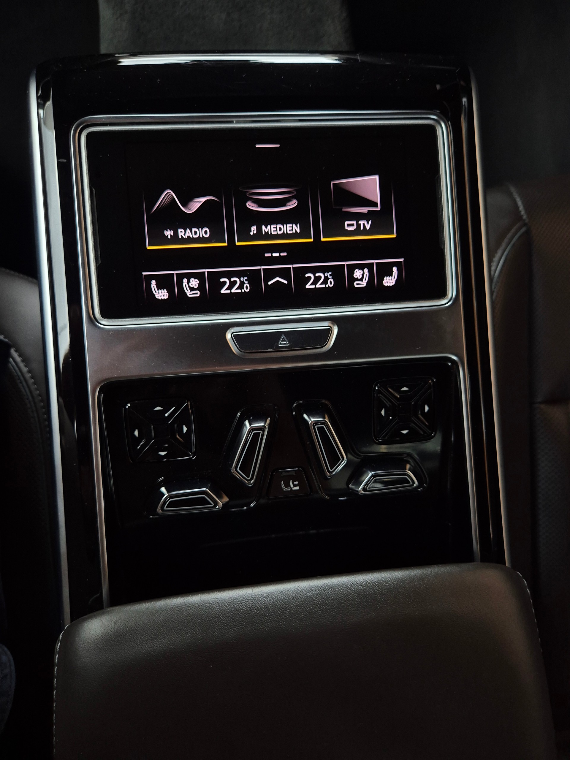 AUDI A8 55 L TFSI quattro tiptronic-image-10