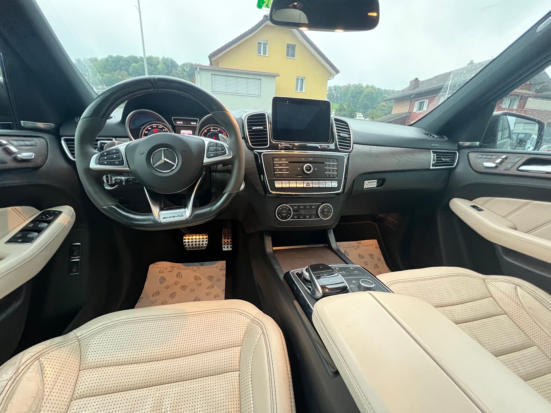 MERCEDES-BENZ GLE 63 S AMG 4Matic Speedshift Plus 7G-Tronic-image-12