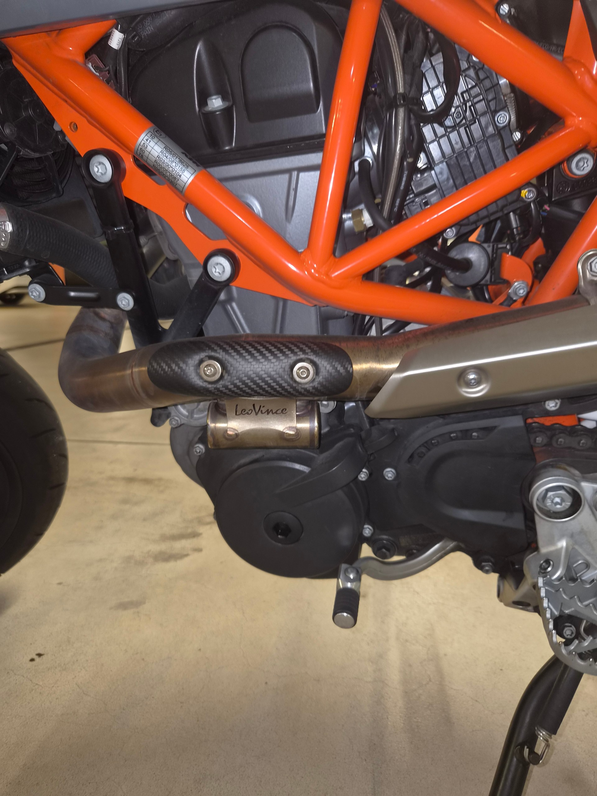 KTM 690 SMC R ABS (35 kW)-image-4