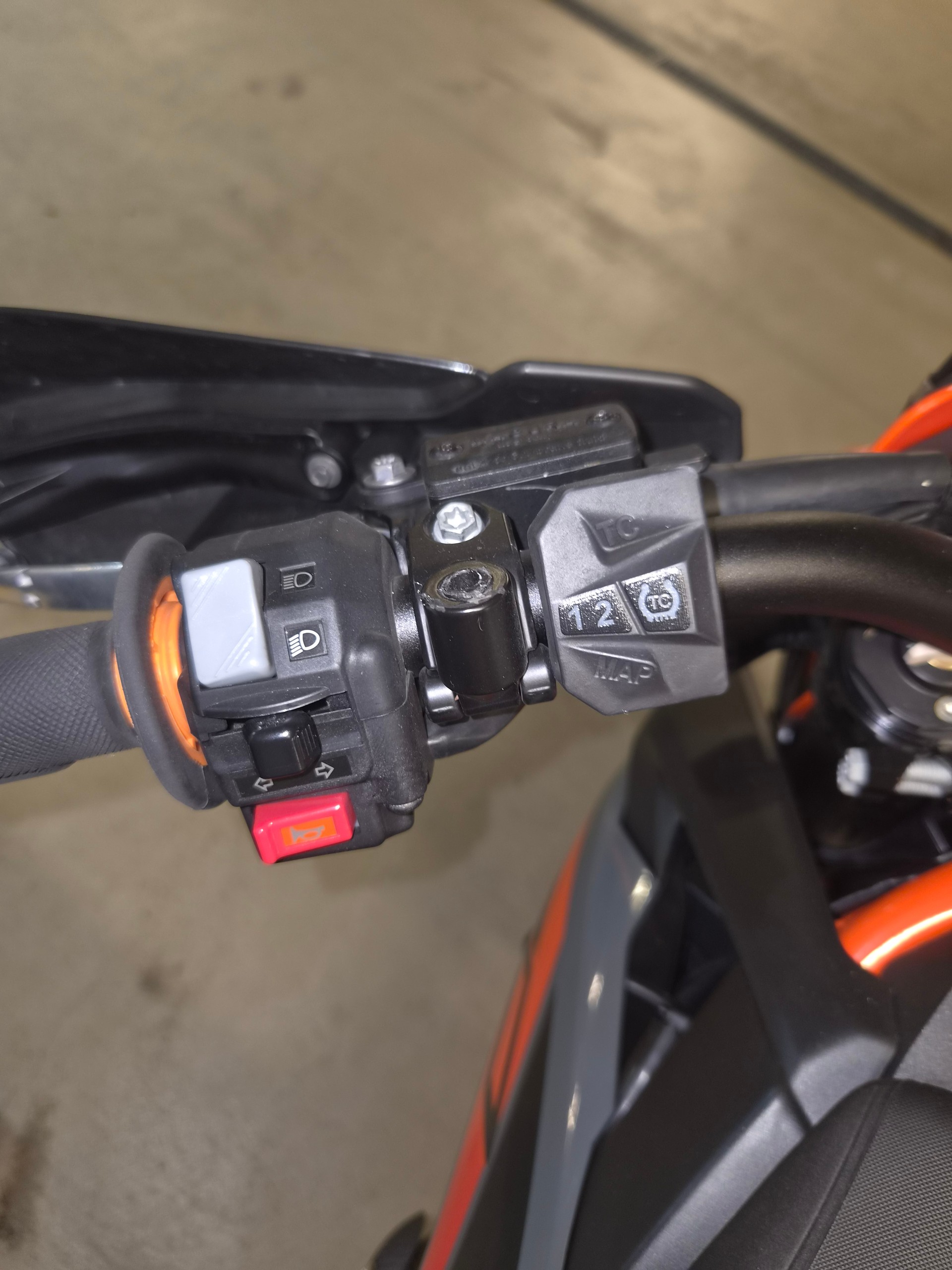 KTM 690 SMC R ABS (35 kW)-image-6