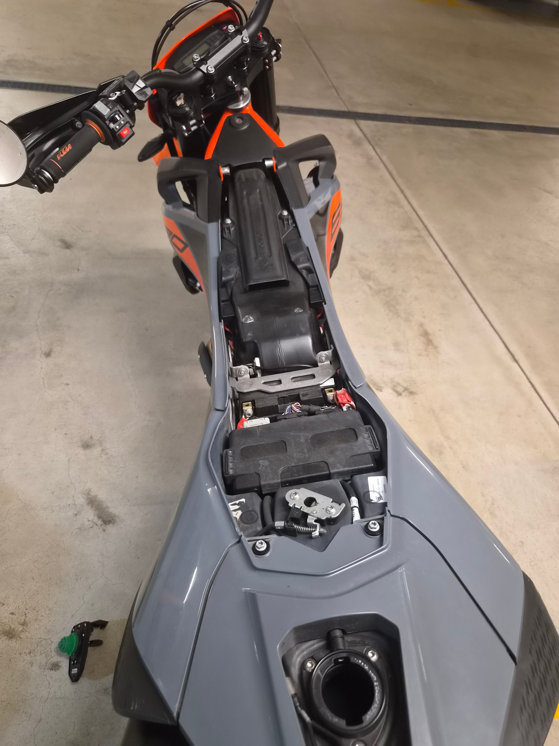 KTM 690 SMC R ABS (35 kW)-image-8