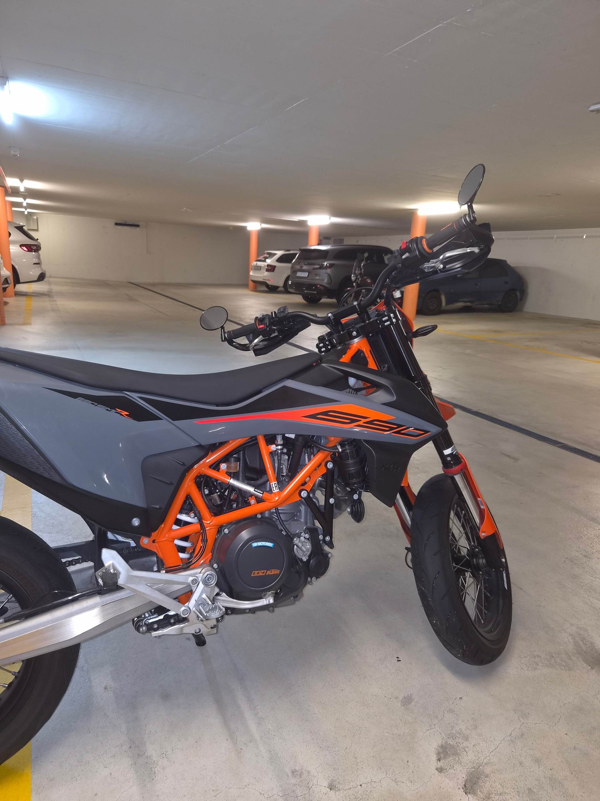KTM 690 SMC R ABS (35 kW)-image-1