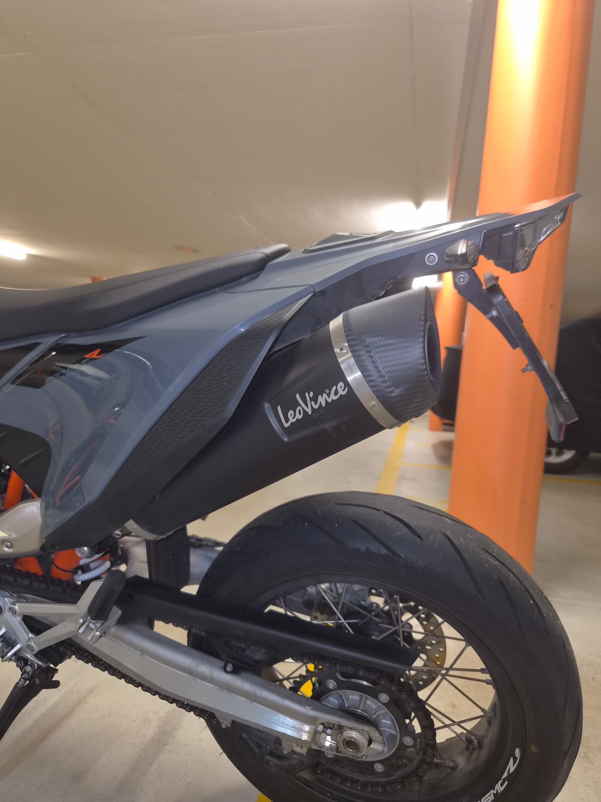 KTM 690 SMC R ABS (35 kW)-image-5