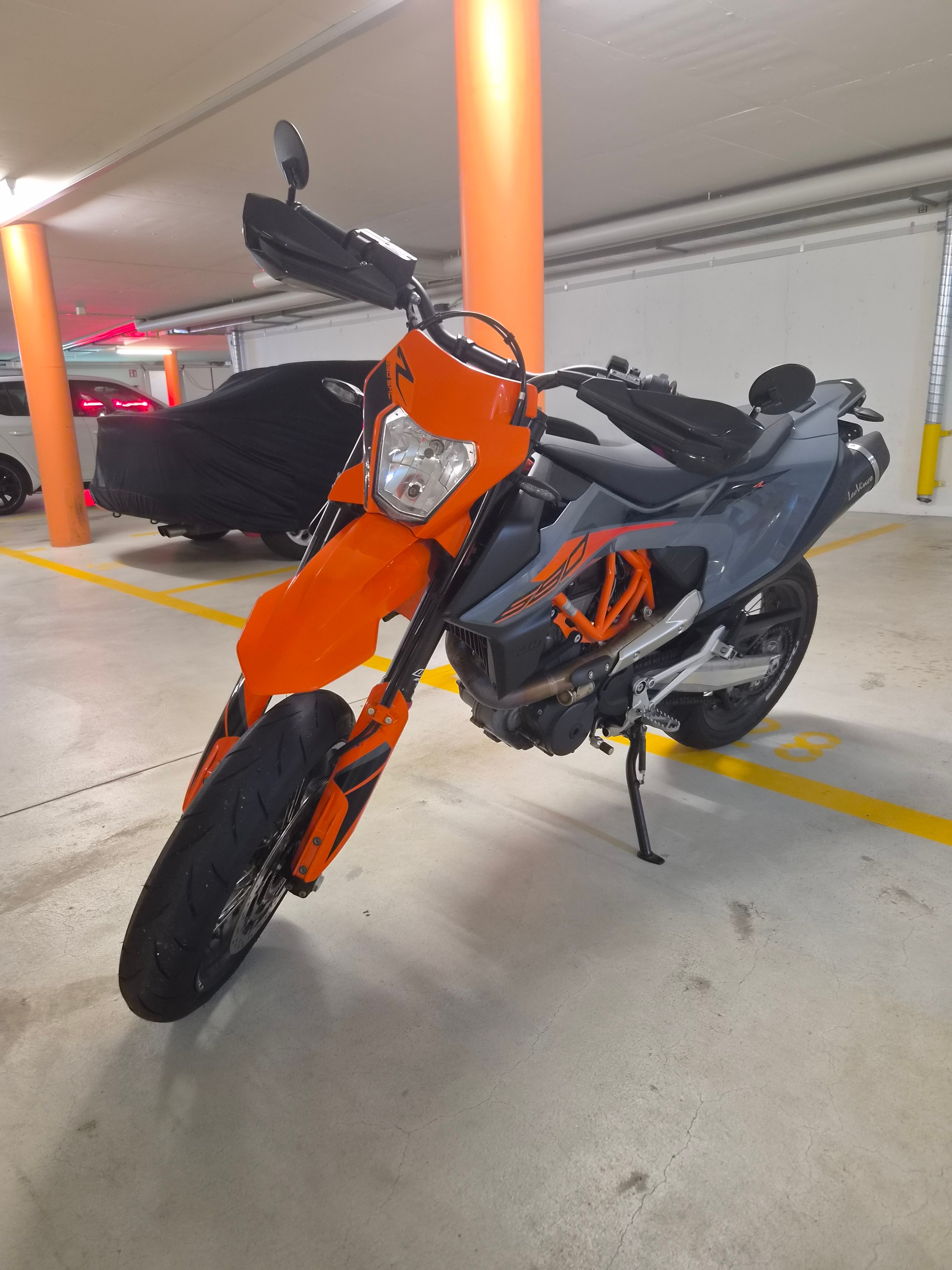 KTM 690 SMC R ABS (35 kW)-image-2