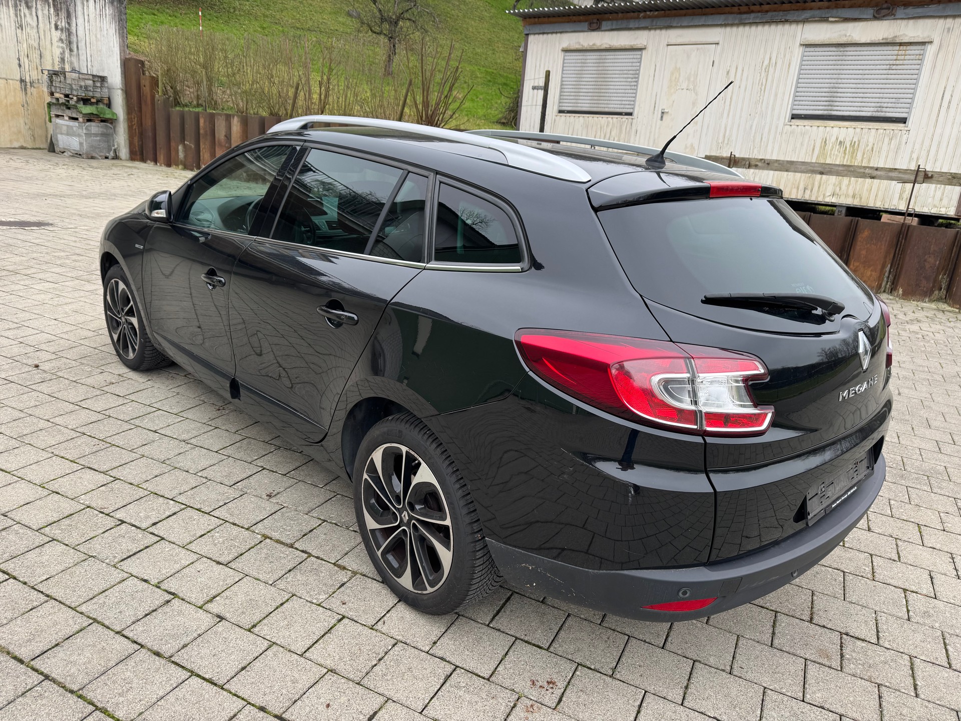 RENAULT Mégane Grandtour 1.2 16V Turbo Limited EDC-image-2