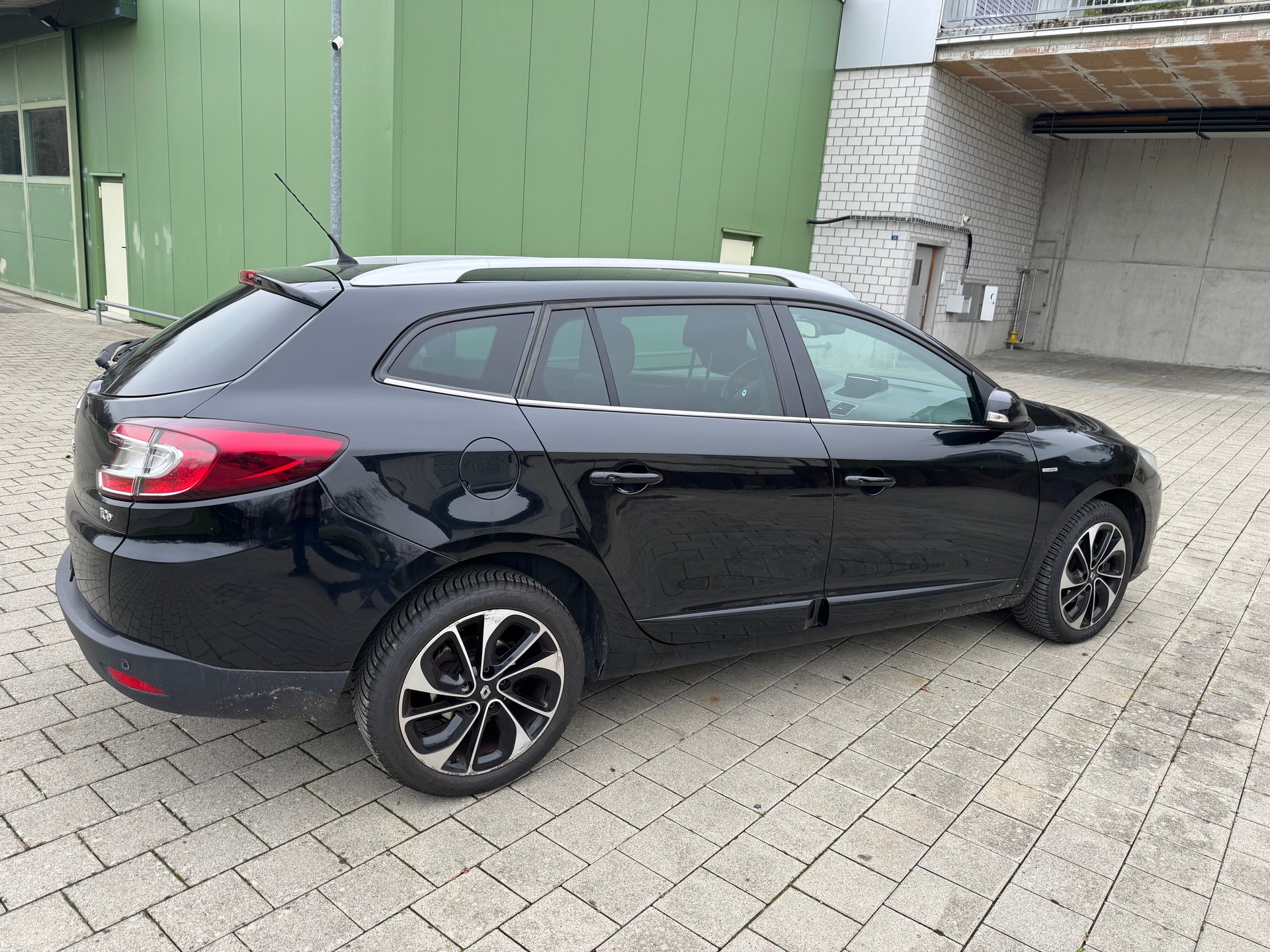 RENAULT Mégane Grandtour 1.2 16V Turbo Limited EDC-image-3