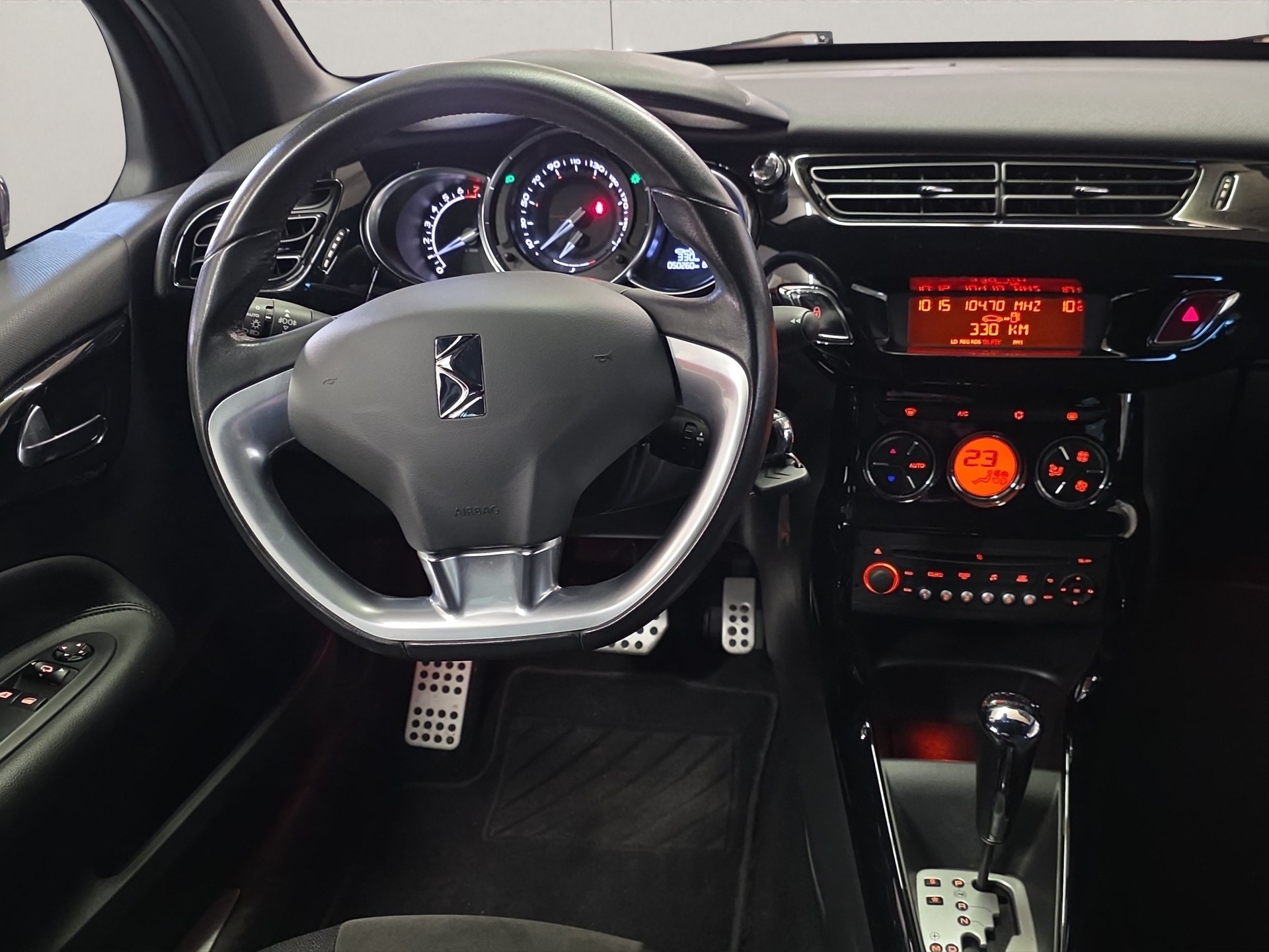 DS AUTOMOBILES DS3 Cabrio 1.6 VTi SO Chic Automatic-image-14