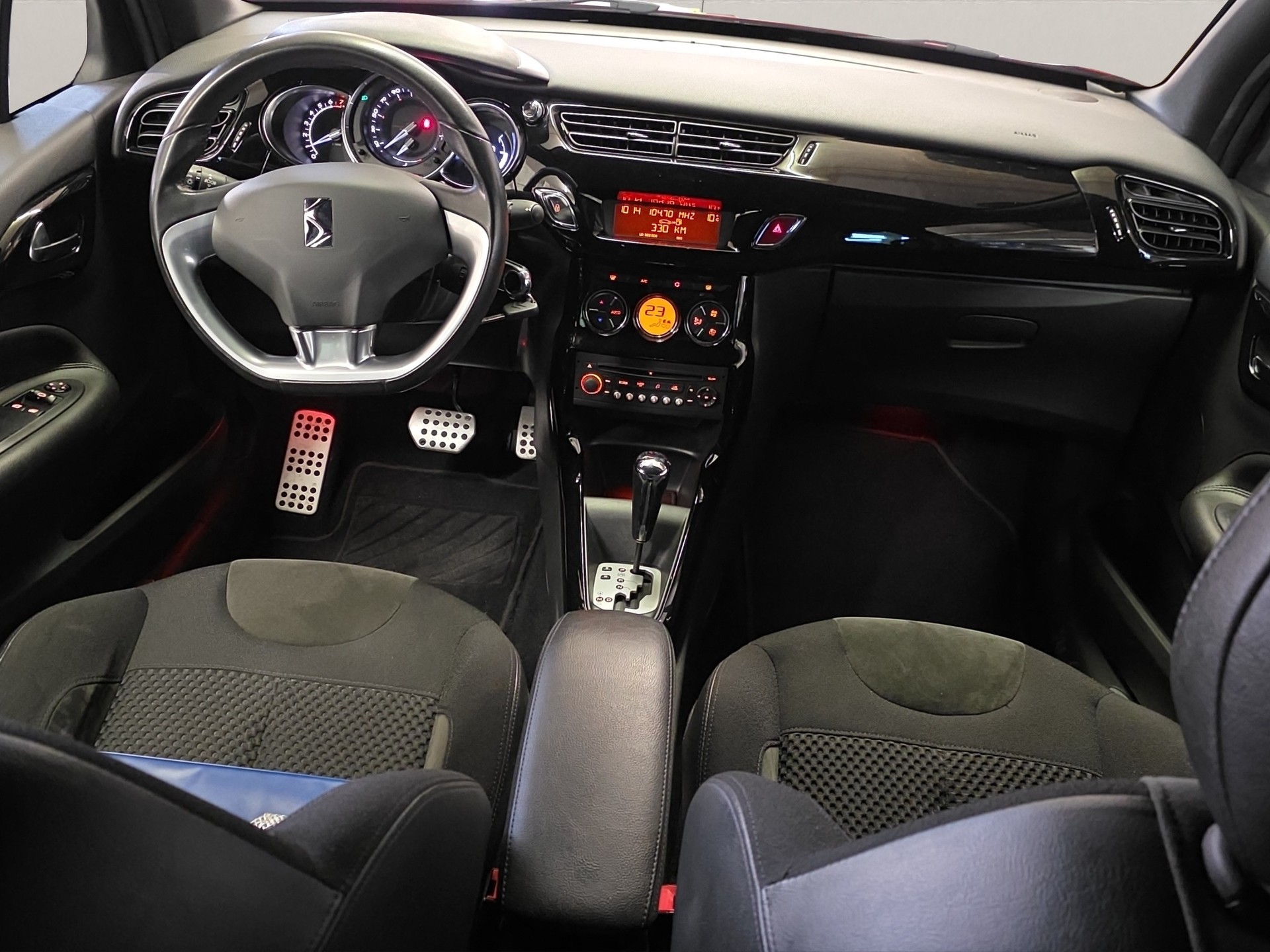 DS AUTOMOBILES DS3 Cabrio 1.6 VTi SO Chic Automatic-image-13
