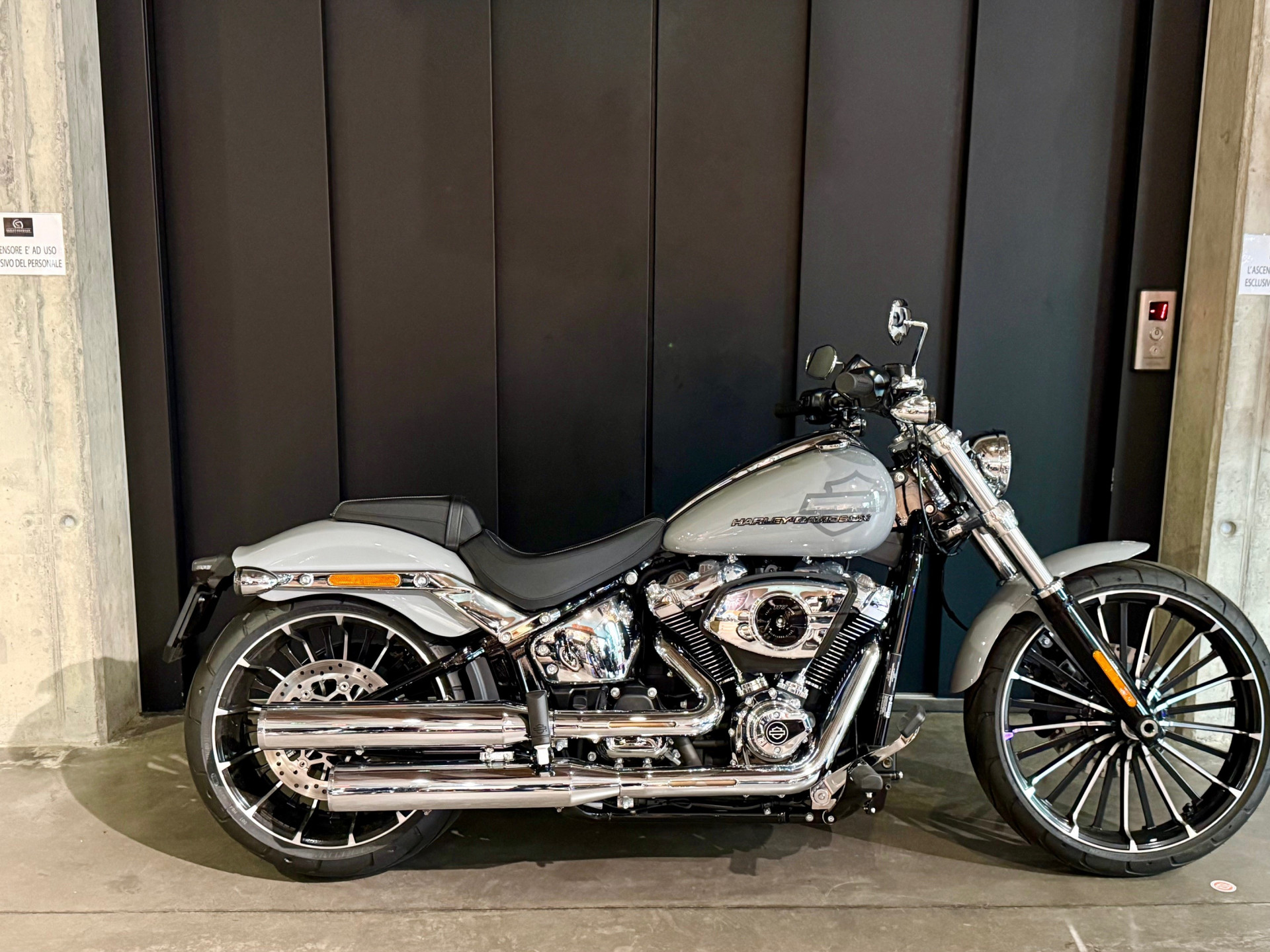 HARLEY-DAVIDSON FXBR 1923 Breakout 117-image-0