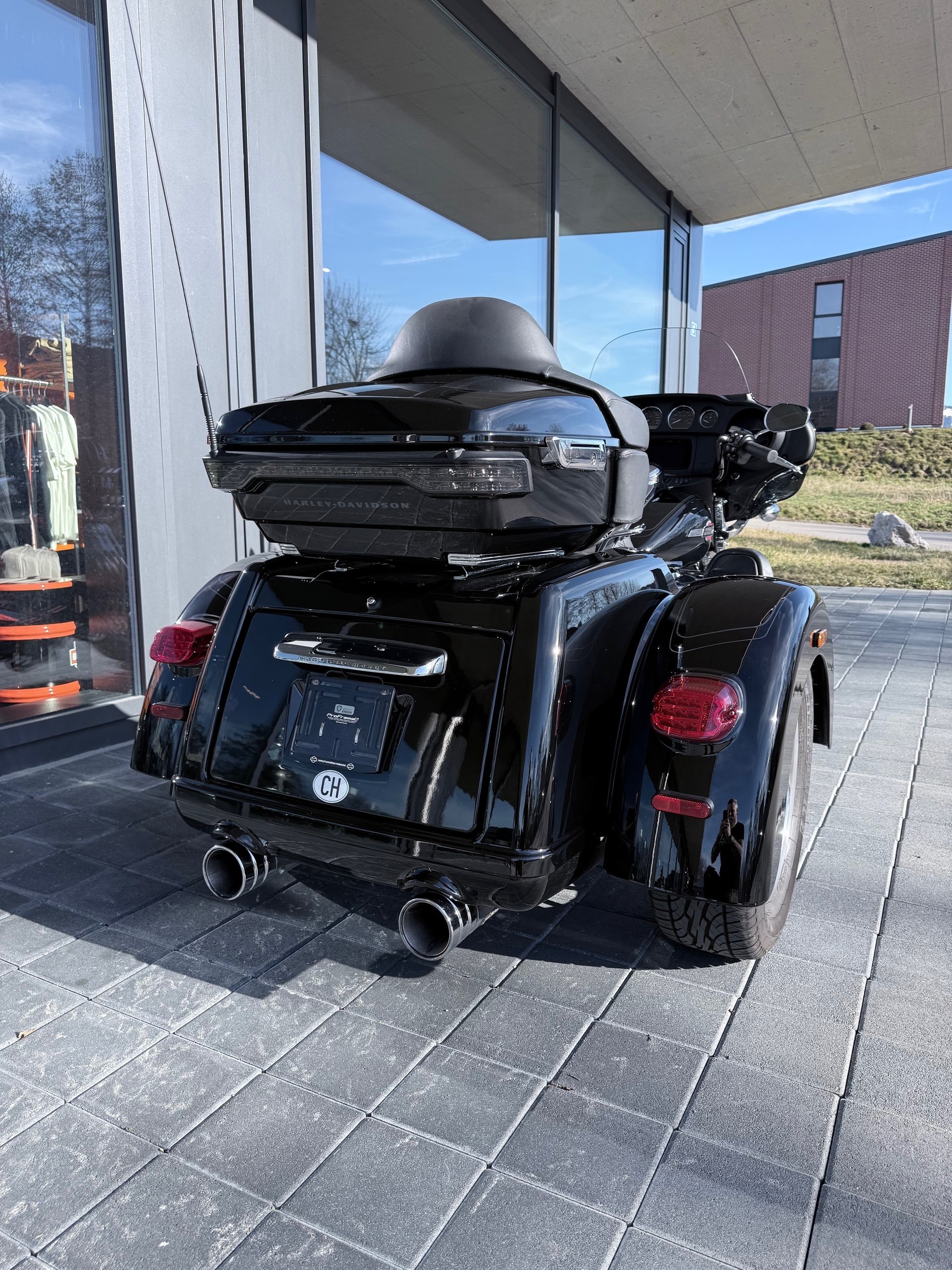 HARLEY-DAVIDSON FLHTCUTG Tri Glide Ultra 114-image-2