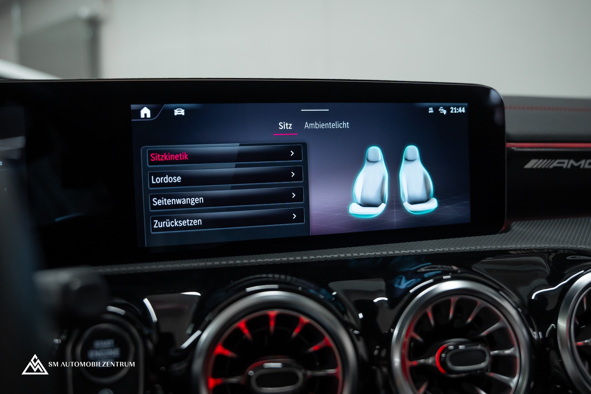 MERCEDES-BENZ CLA 35 AMG 4matic / Head-Up / 360° / Panorama-image-36