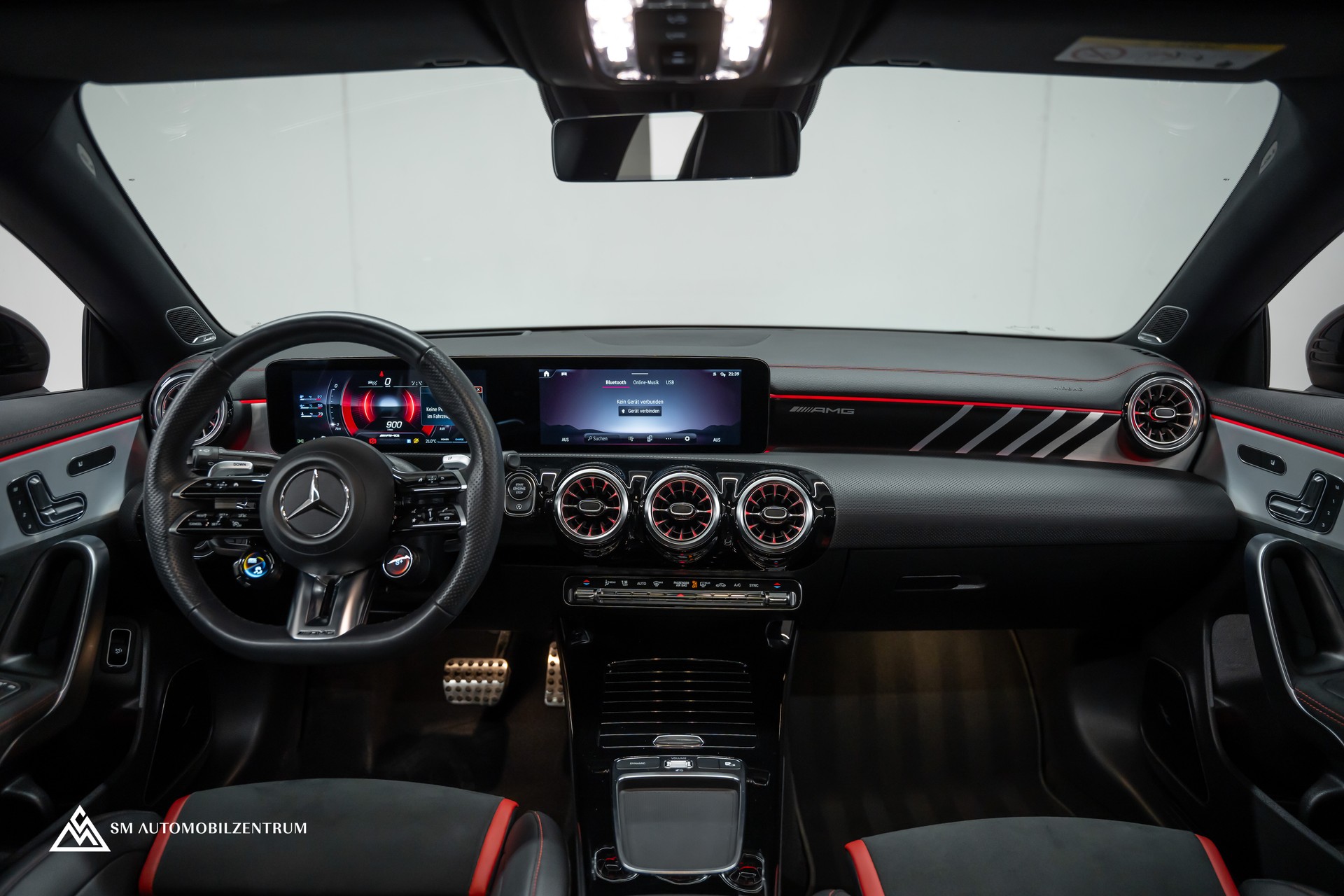 MERCEDES-BENZ CLA 35 AMG 4matic / Head-Up / 360° / Panorama-image-13