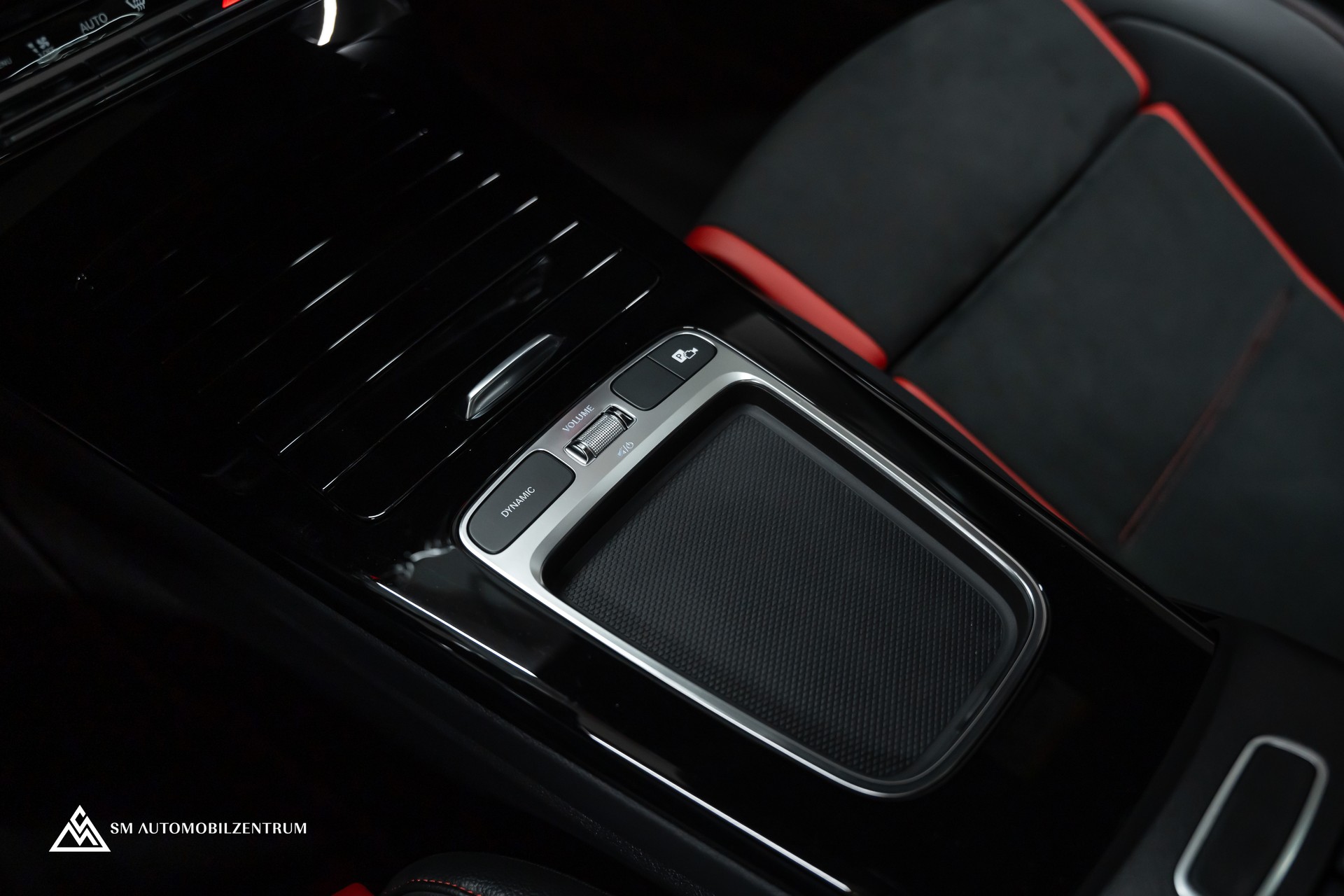 MERCEDES-BENZ CLA 35 AMG 4matic / Head-Up / 360° / Panorama-image-31