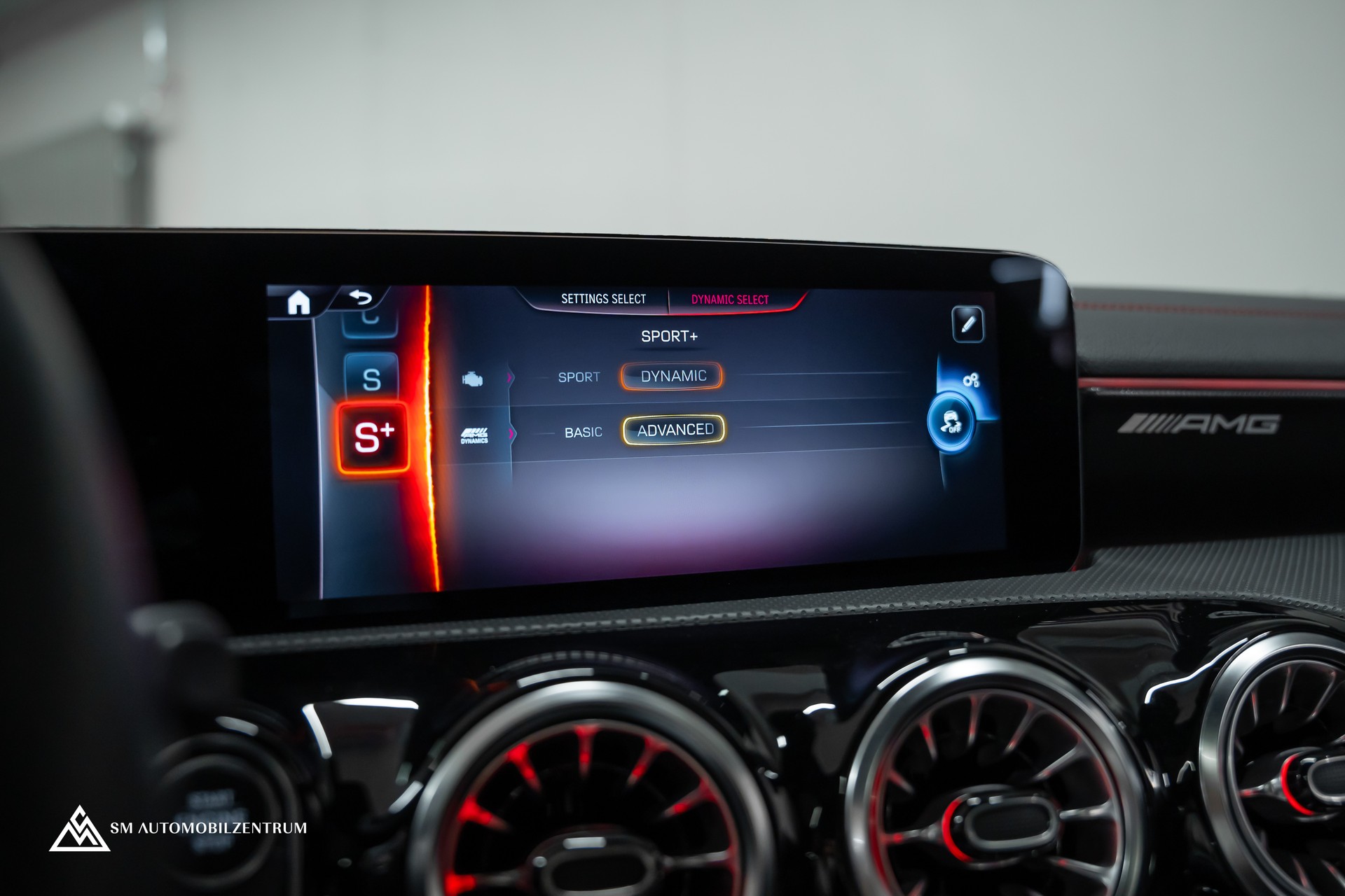 MERCEDES-BENZ CLA 35 AMG 4matic / Head-Up / 360° / Panorama-image-33