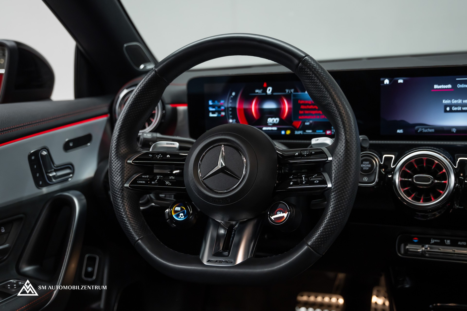 MERCEDES-BENZ CLA 35 AMG 4matic / Head-Up / 360° / Panorama-image-14