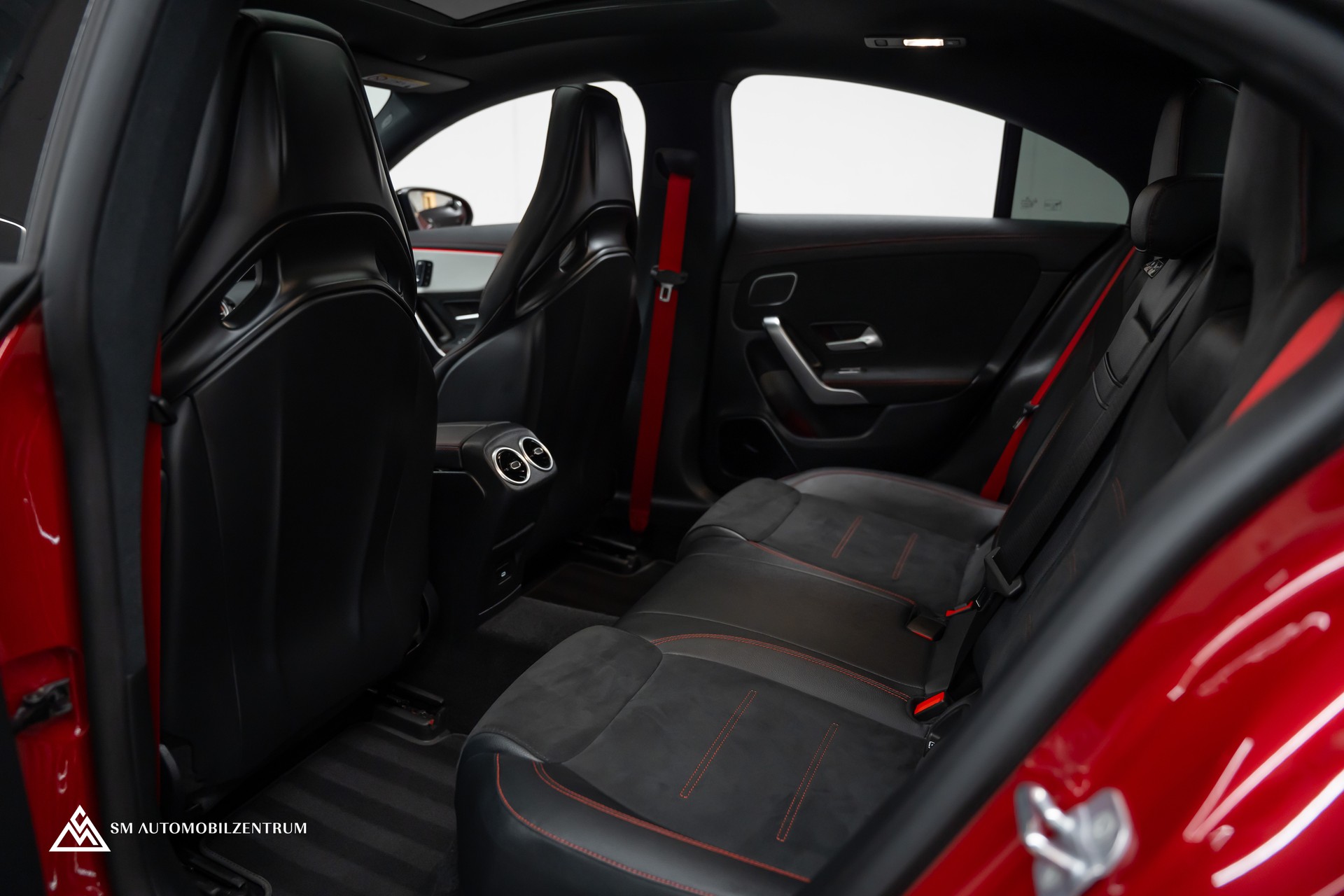 MERCEDES-BENZ CLA 35 AMG 4matic / Head-Up / 360° / Panorama-image-19