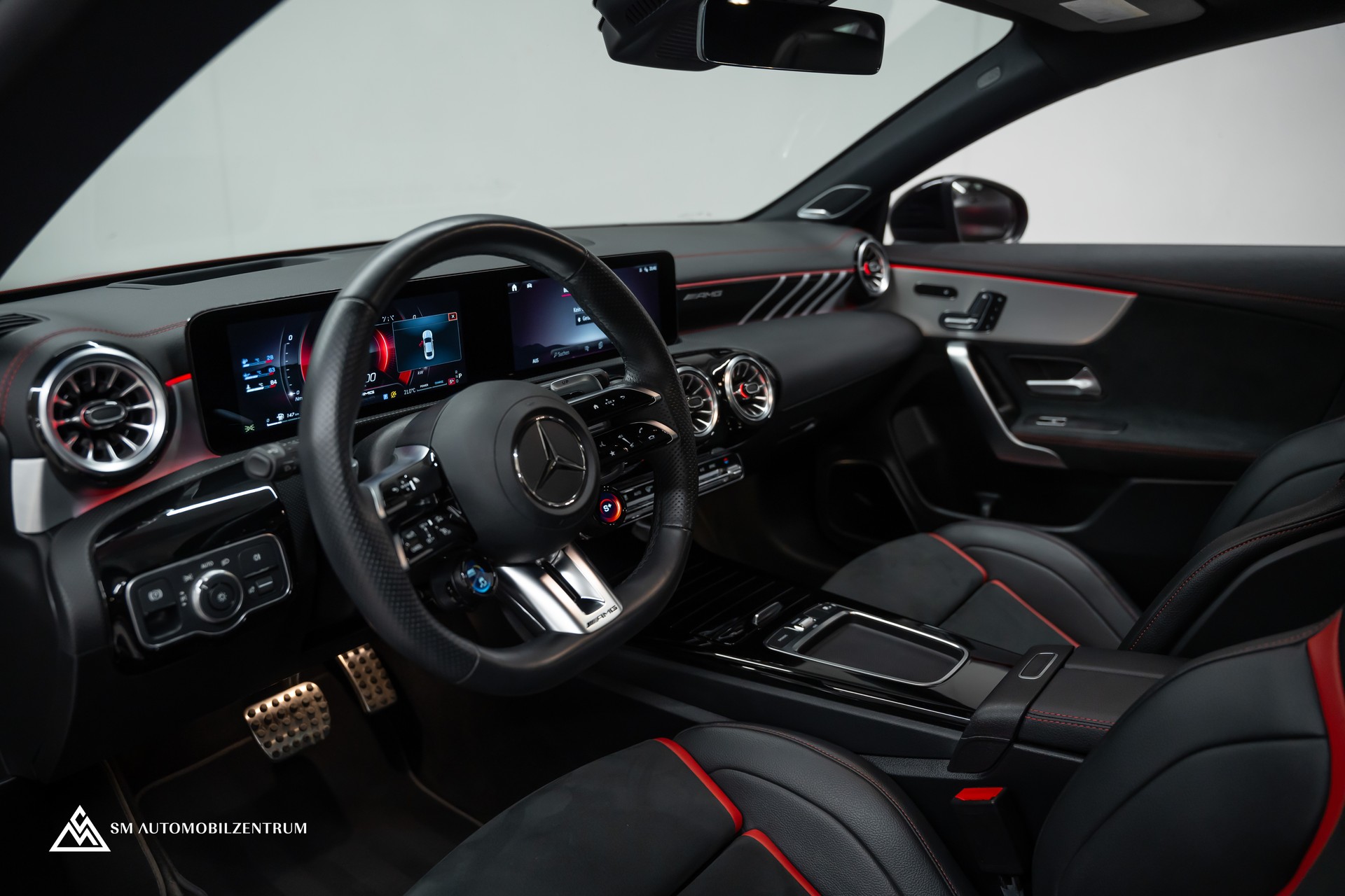 MERCEDES-BENZ CLA 35 AMG 4matic / Head-Up / 360° / Panorama-image-16
