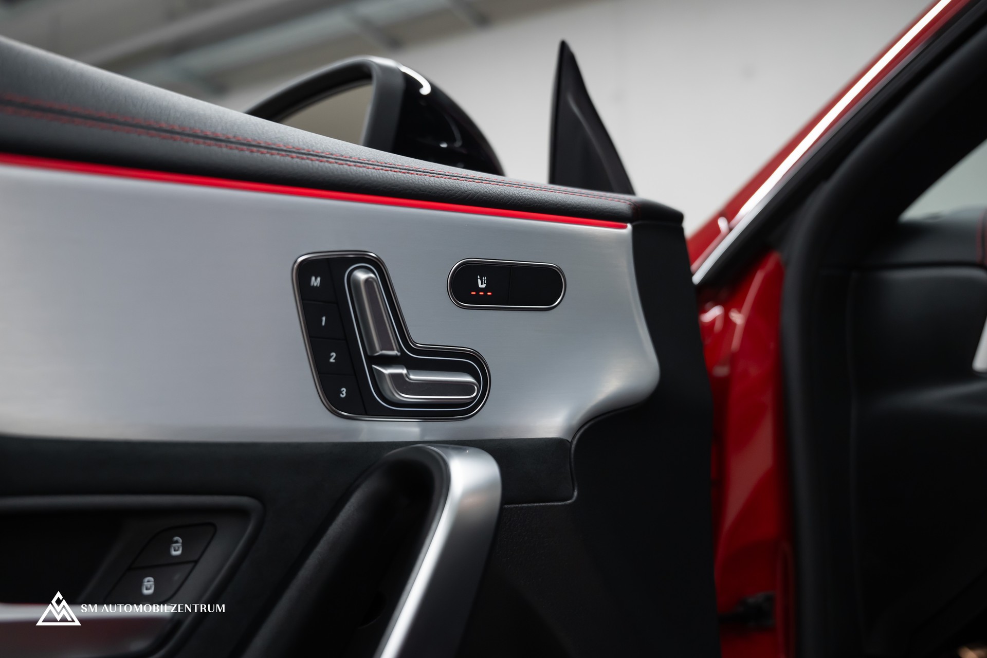 MERCEDES-BENZ CLA 35 AMG 4matic / Head-Up / 360° / Panorama-image-24