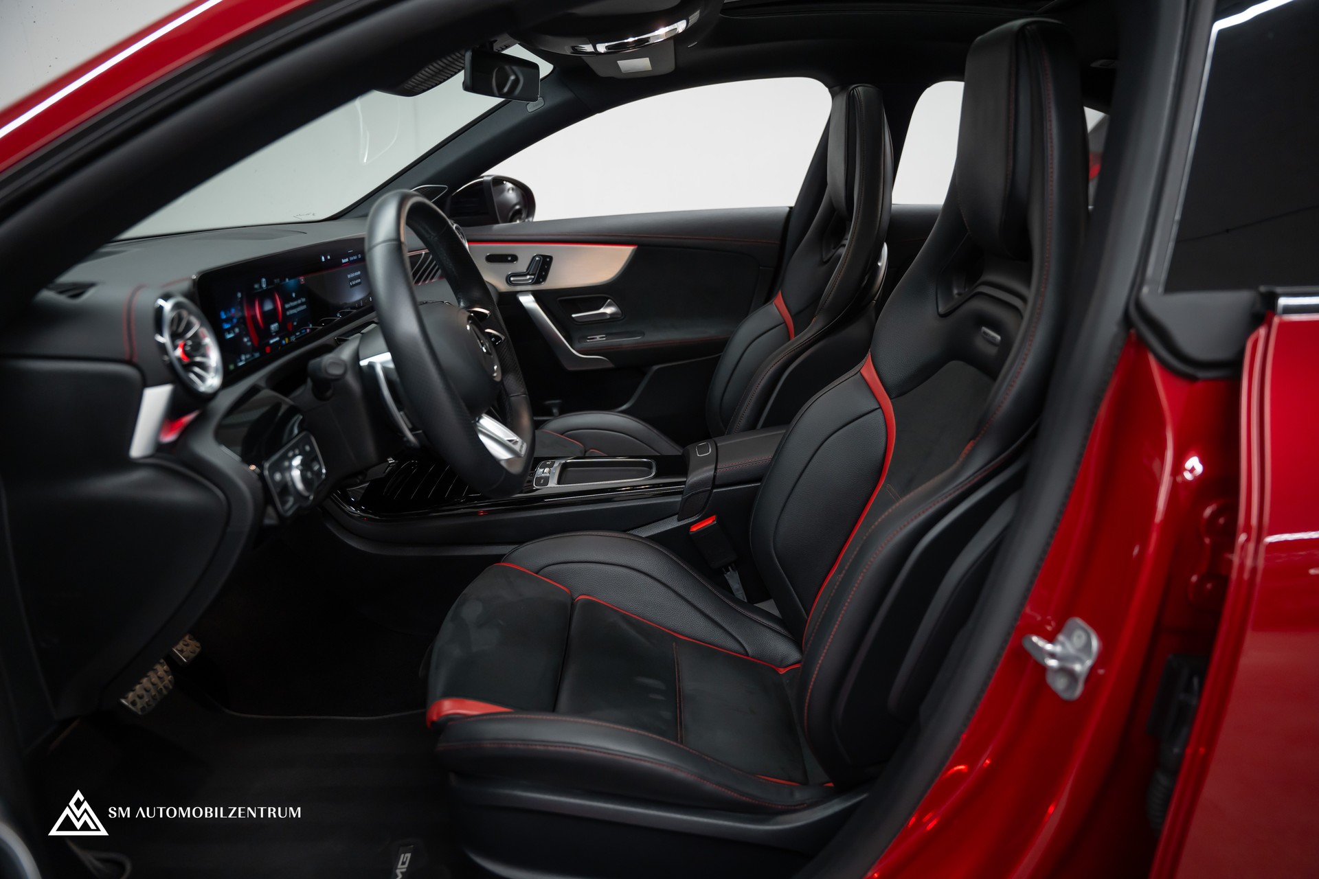 MERCEDES-BENZ CLA 35 AMG 4matic / Head-Up / 360° / Panorama-image-17