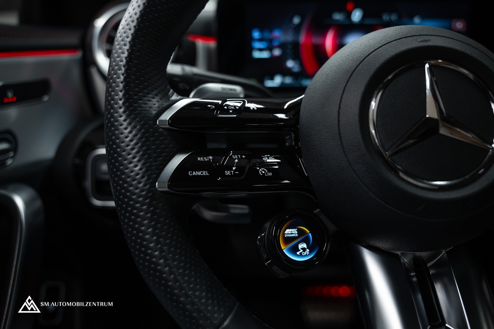 MERCEDES-BENZ CLA 35 AMG 4matic / Head-Up / 360° / Panorama-image-25