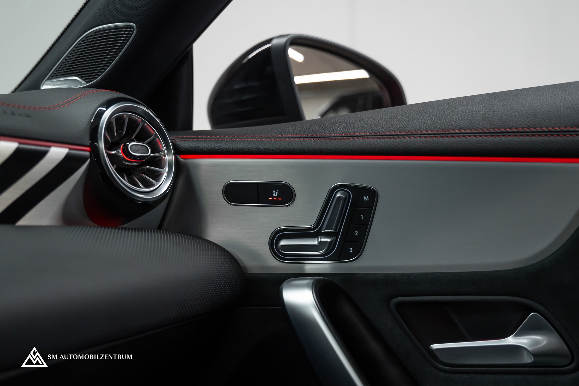 MERCEDES-BENZ CLA 35 AMG 4matic / Head-Up / 360° / Panorama-image-29