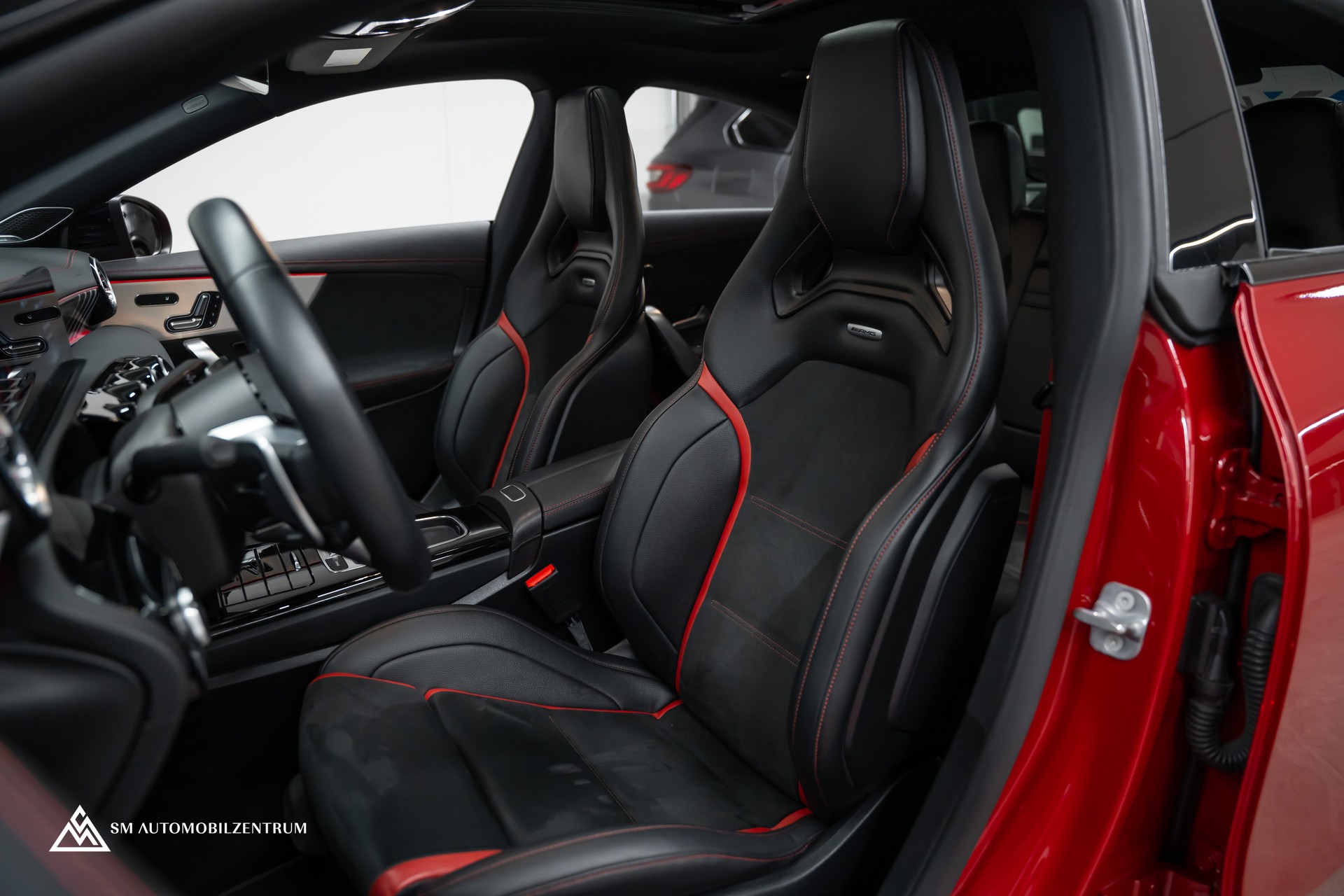MERCEDES-BENZ CLA 35 AMG 4matic / Head-Up / 360° / Panorama-image-18