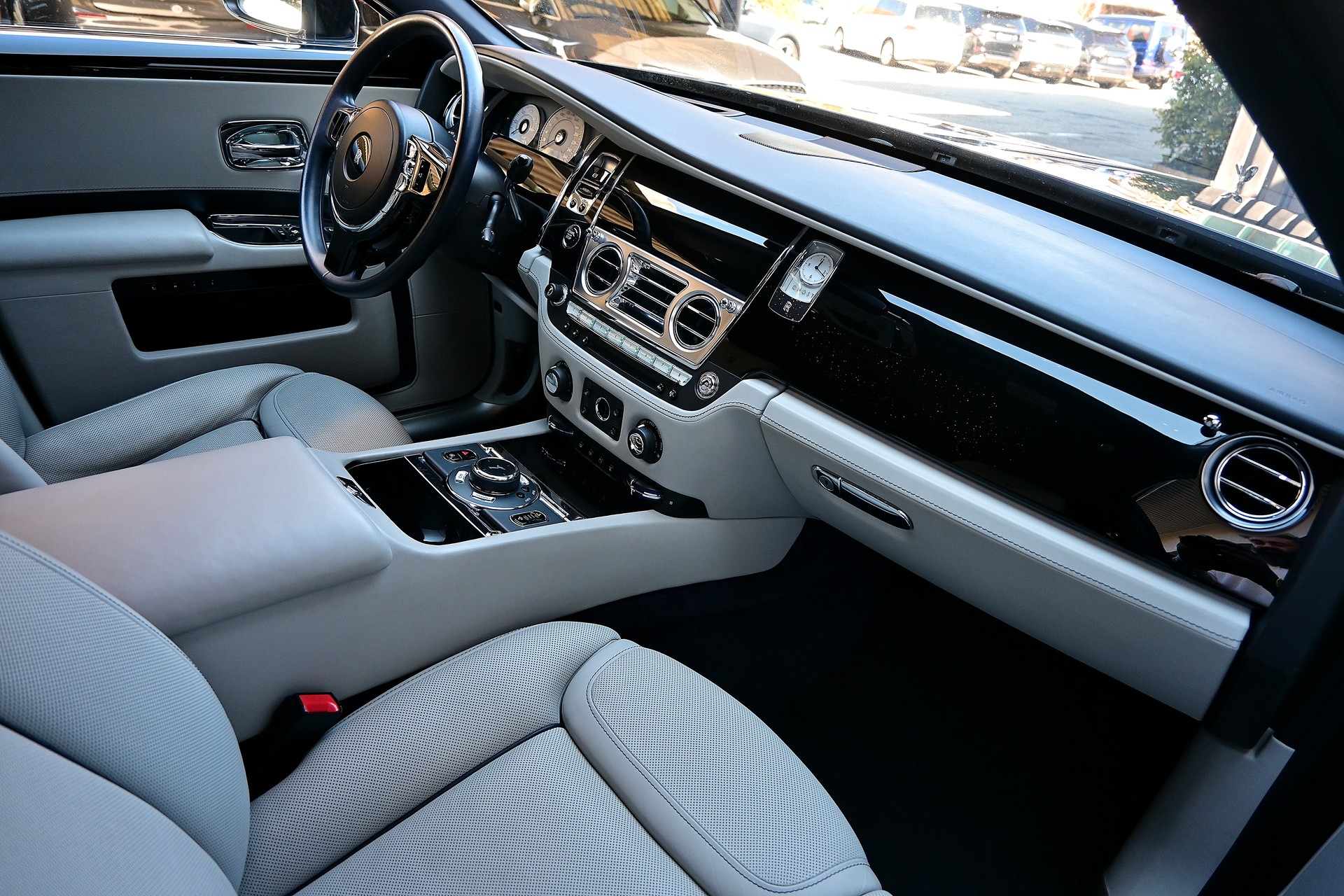 ROLLS-ROYCE Ghost 6.6 V12 *Facelift*-image-15